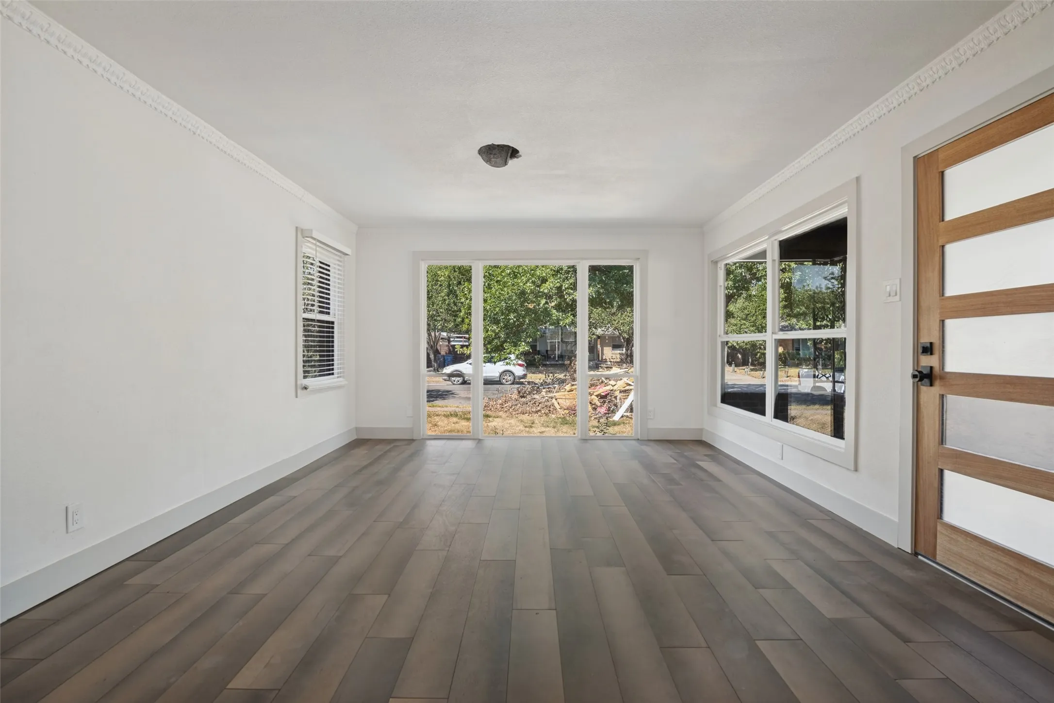 Single Family Residence For Sale in Dallas County , 2324 Prichard Lane, Dallas, Texas 75227, 3 Bedroom, 3 Bathroom, Garage spaces, 1,534 Sqft, built in 1953, mls#21392276, Real Estate Agent in Dallas, Homes For Sale in Dallas county, Homes For Sale in Dallas, Realtor in Dallas Texas, Real Estate Brokerage Independent Realty Texas, Luminita Cordes Realtor