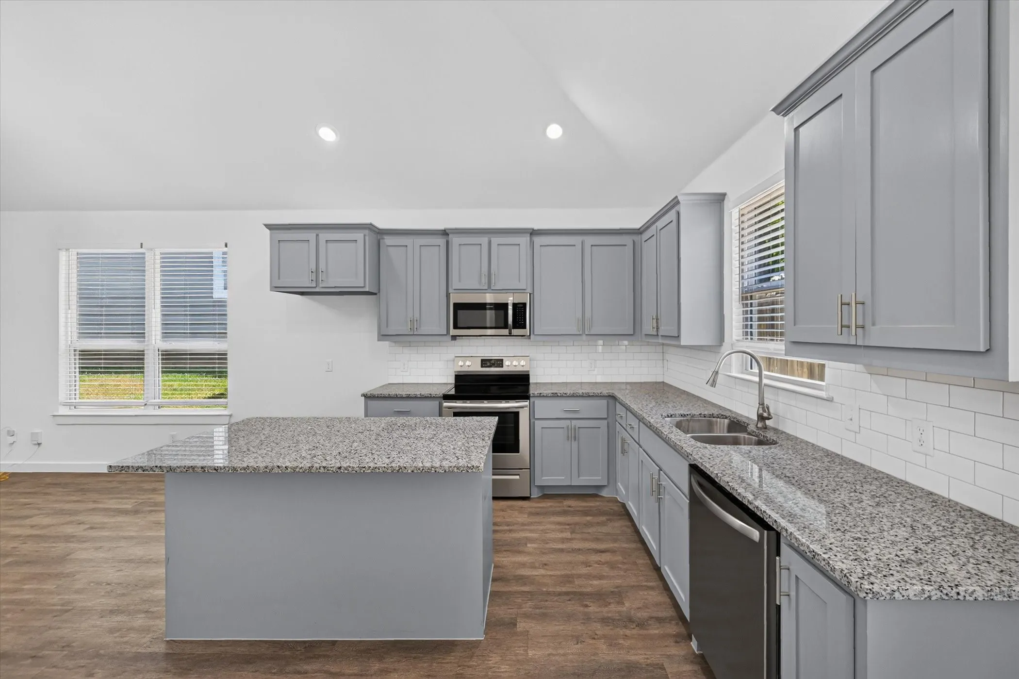 Single Family Residence For Rent in Grayson County , 610 E Texas Street, Denison, Texas 75021, 3 Bedroom, 2 Bathroom, Garage spaces, 1,348 Sqft, built in 2022, mls#21392280, Real Estate Agent in Denison, Homes For Rent in Grayson county, Homes For Rent in Denison, Realtor in Denison Texas, Real Estate Brokerage Independent Realty Texas, Luminita Cordes Realtor