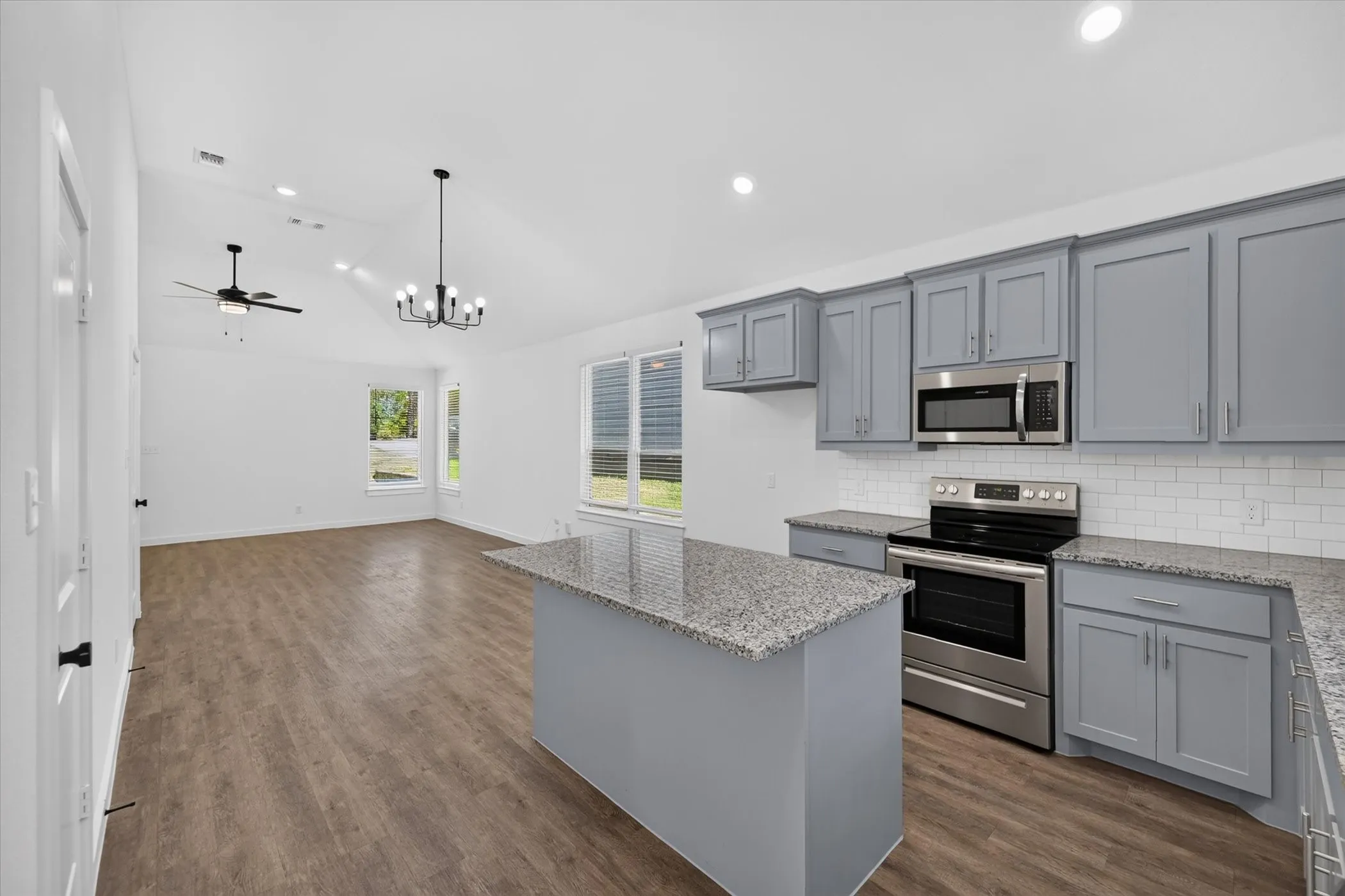 Single Family Residence For Rent in Grayson County , 610 E Texas Street, Denison, Texas 75021, 3 Bedroom, 2 Bathroom, Garage spaces, 1,348 Sqft, built in 2022, mls#21392280, Real Estate Agent in Denison, Homes For Rent in Grayson county, Homes For Rent in Denison, Realtor in Denison Texas, Real Estate Brokerage Independent Realty Texas, Luminita Cordes Realtor