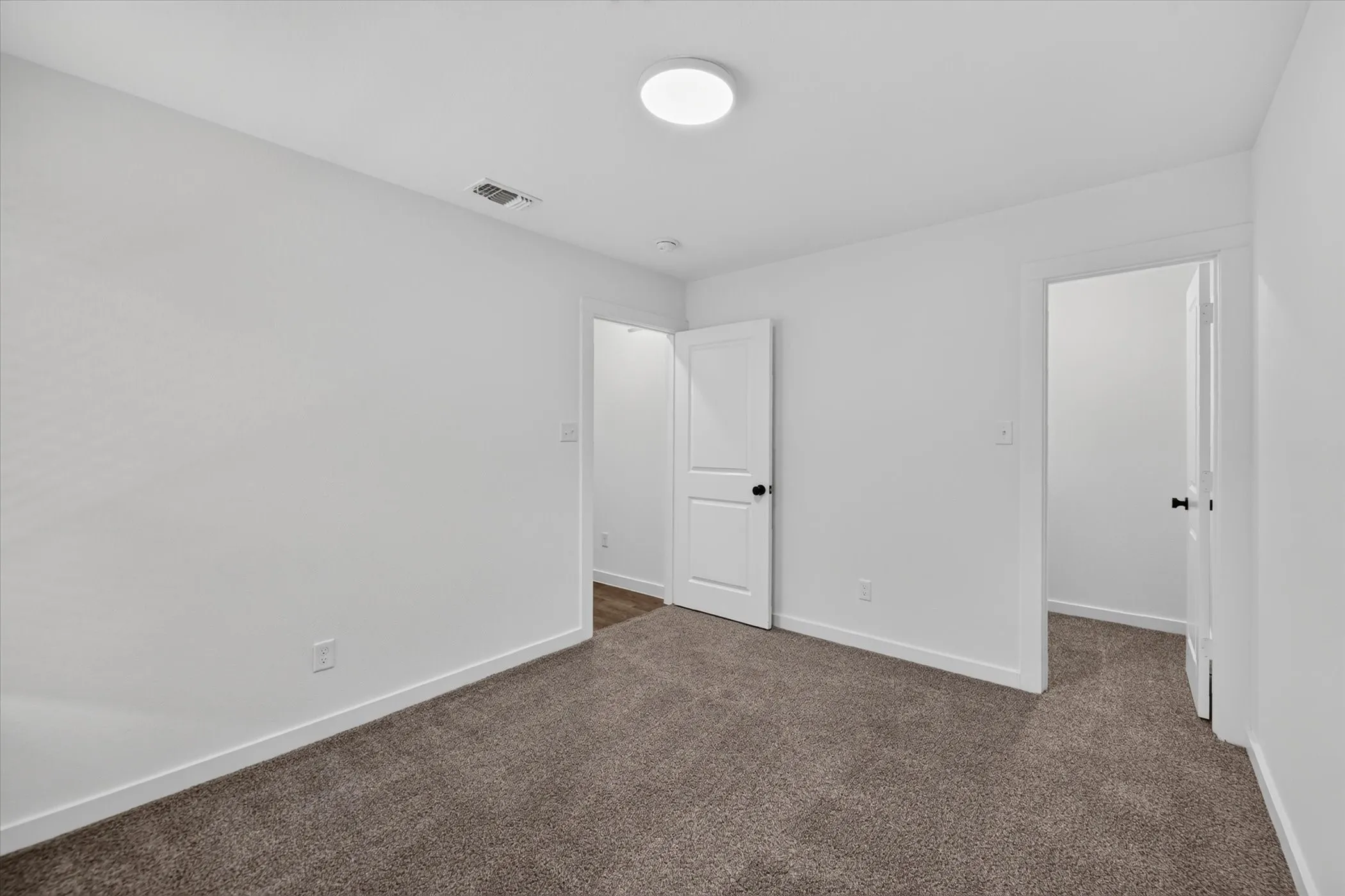 Single Family Residence For Rent in Grayson County , 610 E Texas Street, Denison, Texas 75021, 3 Bedroom, 2 Bathroom, Garage spaces, 1,348 Sqft, built in 2022, mls#21392280, Real Estate Agent in Denison, Homes For Rent in Grayson county, Homes For Rent in Denison, Realtor in Denison Texas, Real Estate Brokerage Independent Realty Texas, Luminita Cordes Realtor