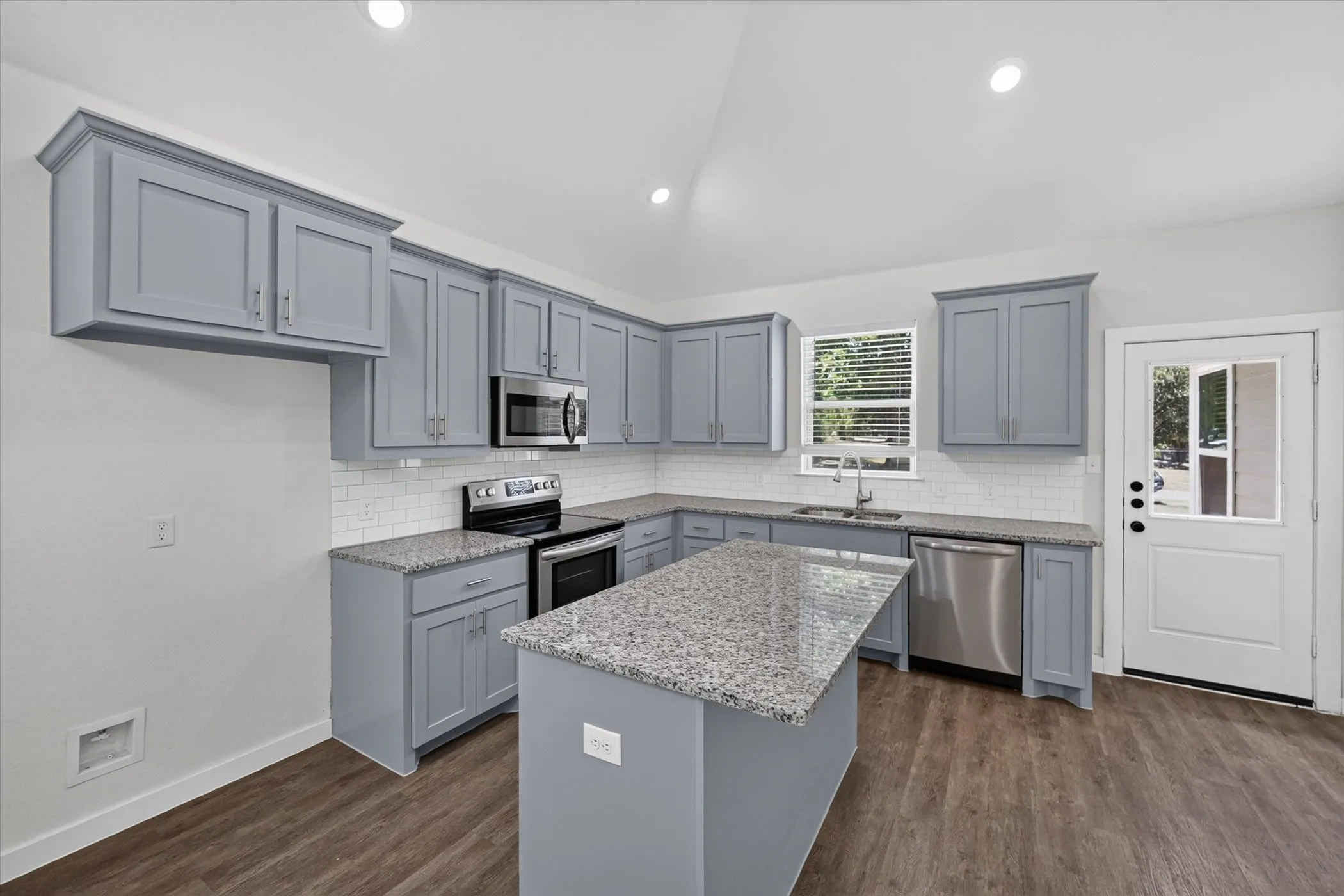 Single Family Residence For Rent in Grayson County , 610 E Texas Street, Denison, Texas 75021, 3 Bedroom, 2 Bathroom, Garage spaces, 1,348 Sqft, built in 2022, mls#21392280, Real Estate Agent in Denison, Homes For Rent in Grayson county, Homes For Rent in Denison, Realtor in Denison Texas, Real Estate Brokerage Independent Realty Texas, Luminita Cordes Realtor
