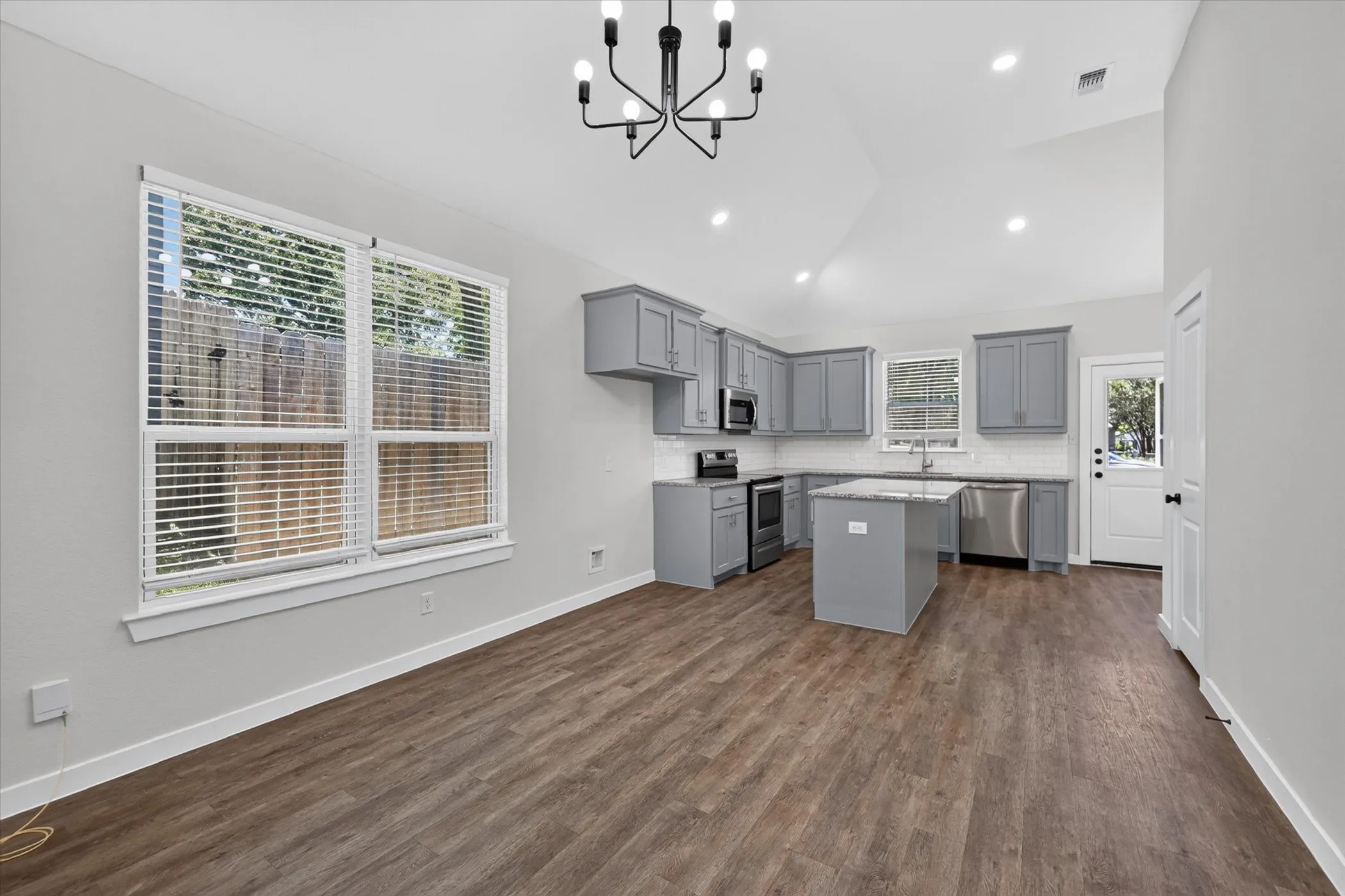 Single Family Residence For Rent in Grayson County , 610 E Texas Street, Denison, Texas 75021, 3 Bedroom, 2 Bathroom, Garage spaces, 1,348 Sqft, built in 2022, mls#21392280, Real Estate Agent in Denison, Homes For Rent in Grayson county, Homes For Rent in Denison, Realtor in Denison Texas, Real Estate Brokerage Independent Realty Texas, Luminita Cordes Realtor