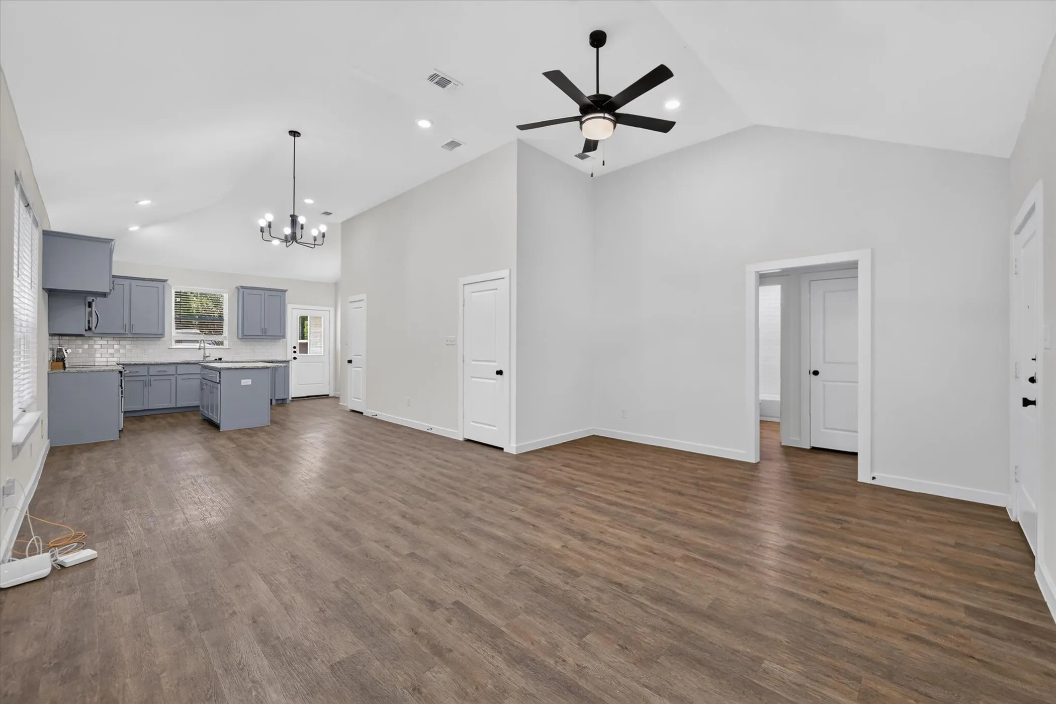Single Family Residence For Rent in Grayson County , 610 E Texas Street, Denison, Texas 75021, 3 Bedroom, 2 Bathroom, Garage spaces, 1,348 Sqft, built in 2022, mls#21392280, Real Estate Agent in Denison, Homes For Rent in Grayson county, Homes For Rent in Denison, Realtor in Denison Texas, Real Estate Brokerage Independent Realty Texas, Luminita Cordes Realtor