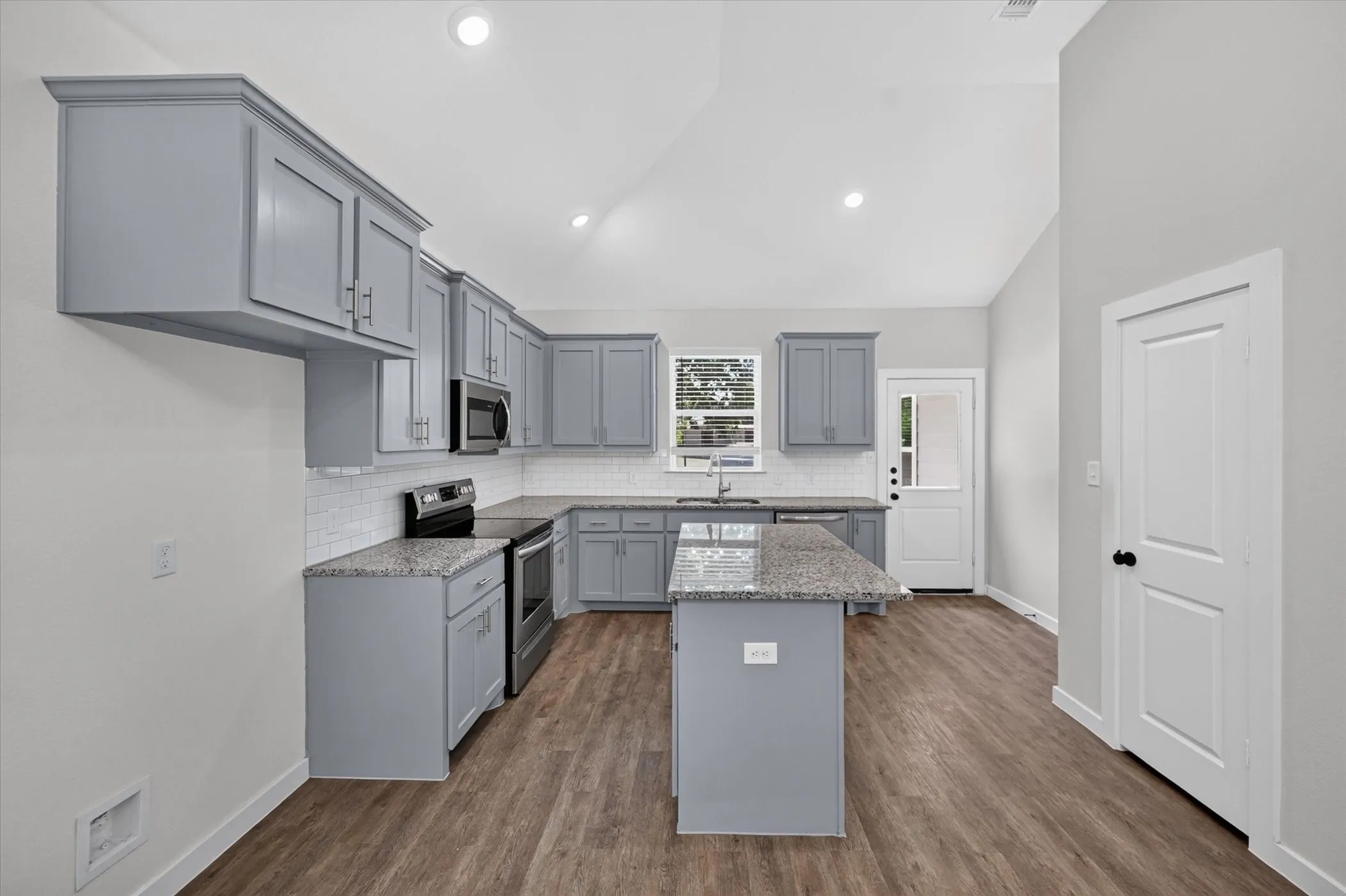 Single Family Residence For Rent in Grayson County , 610 E Texas Street, Denison, Texas 75021, 3 Bedroom, 2 Bathroom, Garage spaces, 1,348 Sqft, built in 2022, mls#21392280, Real Estate Agent in Denison, Homes For Rent in Grayson county, Homes For Rent in Denison, Realtor in Denison Texas, Real Estate Brokerage Independent Realty Texas, Luminita Cordes Realtor