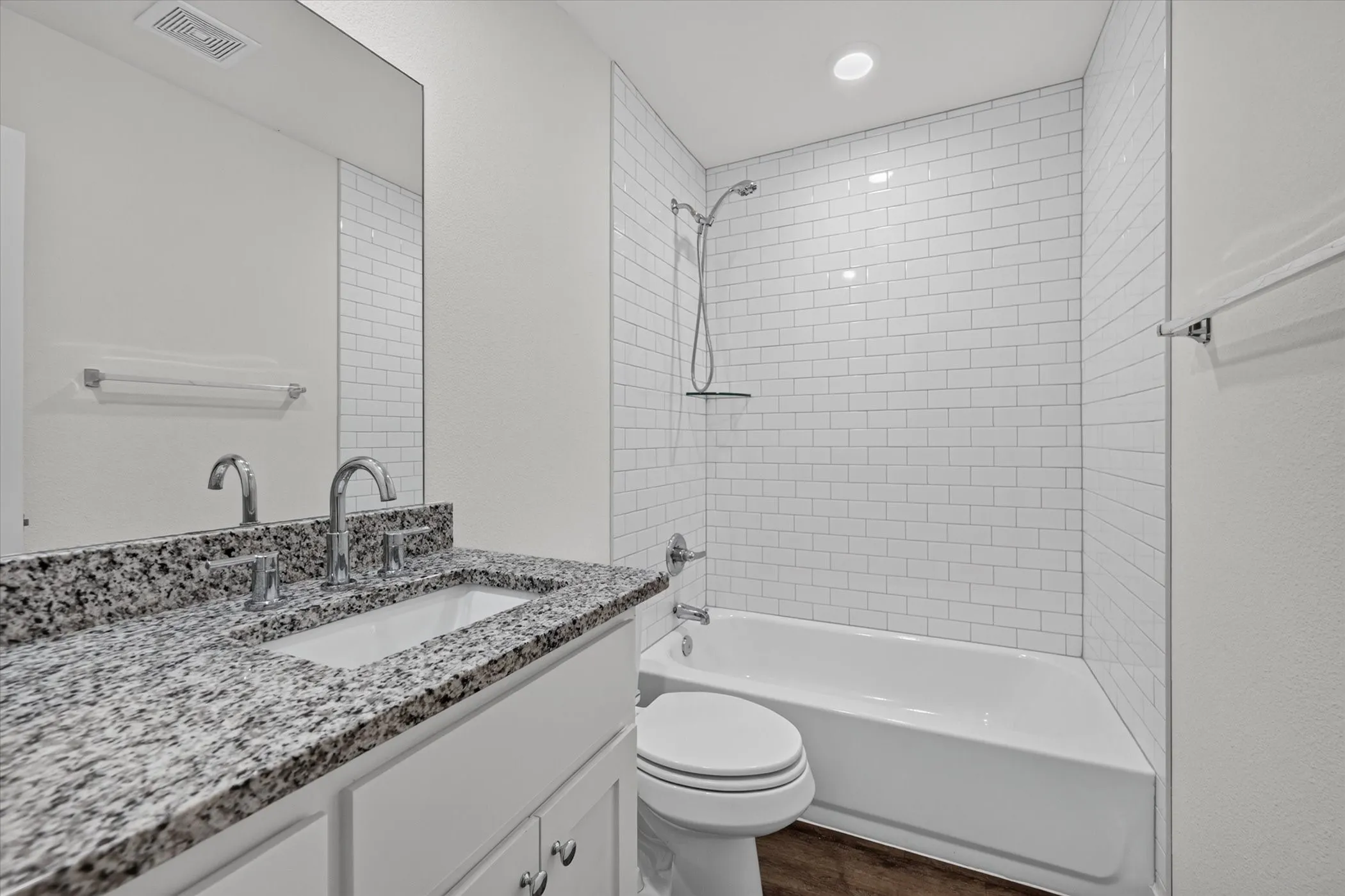 Single Family Residence For Rent in Grayson County , 610 E Texas Street, Denison, Texas 75021, 3 Bedroom, 2 Bathroom, Garage spaces, 1,348 Sqft, built in 2022, mls#21392280, Real Estate Agent in Denison, Homes For Rent in Grayson county, Homes For Rent in Denison, Realtor in Denison Texas, Real Estate Brokerage Independent Realty Texas, Luminita Cordes Realtor