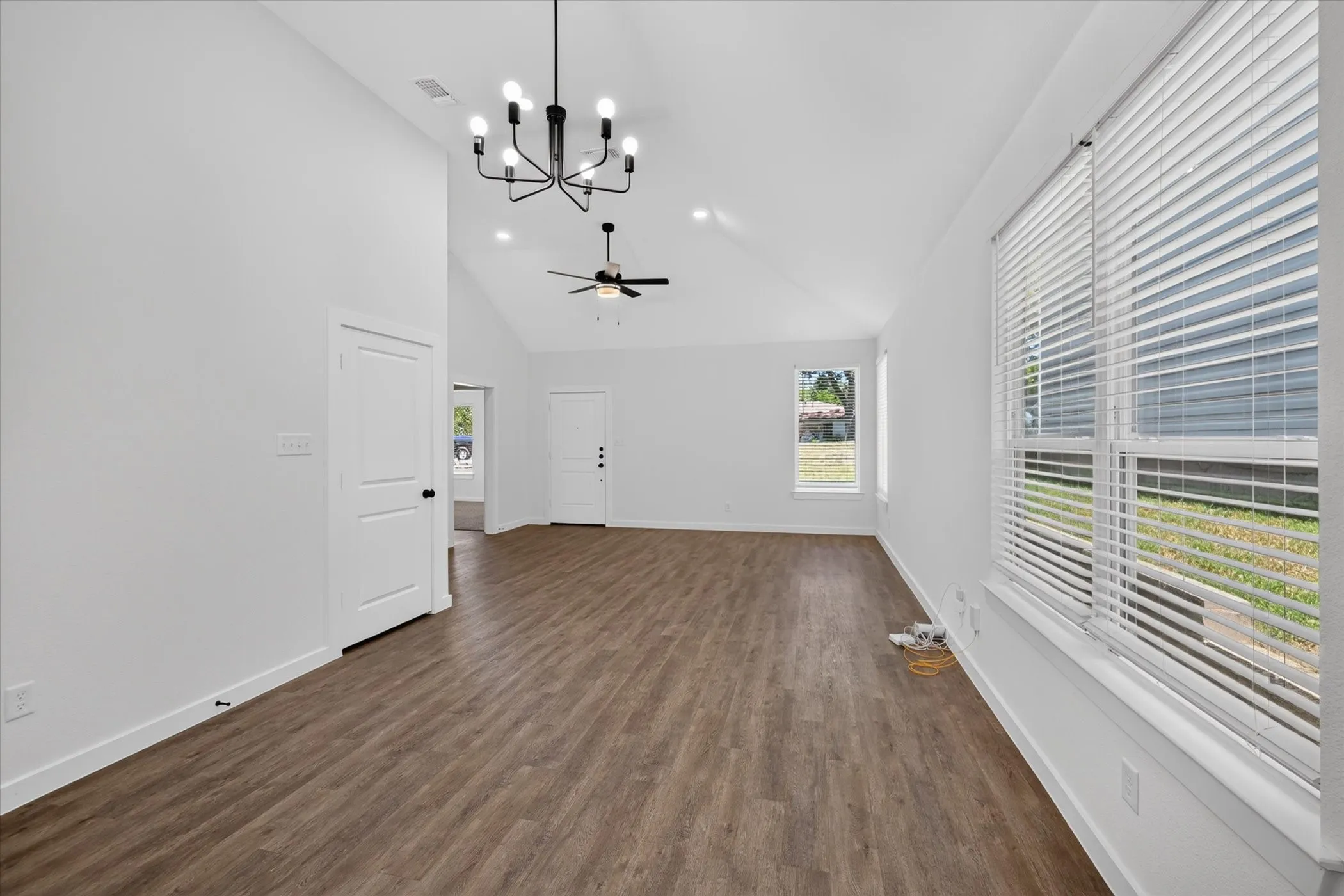 Single Family Residence For Rent in Grayson County , 610 E Texas Street, Denison, Texas 75021, 3 Bedroom, 2 Bathroom, Garage spaces, 1,348 Sqft, built in 2022, mls#21392280, Real Estate Agent in Denison, Homes For Rent in Grayson county, Homes For Rent in Denison, Realtor in Denison Texas, Real Estate Brokerage Independent Realty Texas, Luminita Cordes Realtor