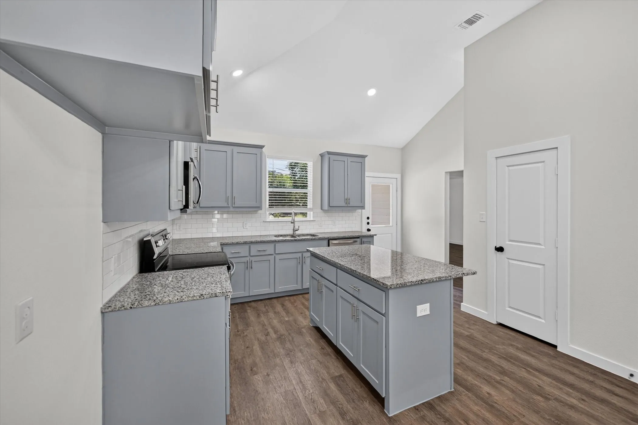 Single Family Residence For Rent in Grayson County , 610 E Texas Street, Denison, Texas 75021, 3 Bedroom, 2 Bathroom, Garage spaces, 1,348 Sqft, built in 2022, mls#21392280, Real Estate Agent in Denison, Homes For Rent in Grayson county, Homes For Rent in Denison, Realtor in Denison Texas, Real Estate Brokerage Independent Realty Texas, Luminita Cordes Realtor
