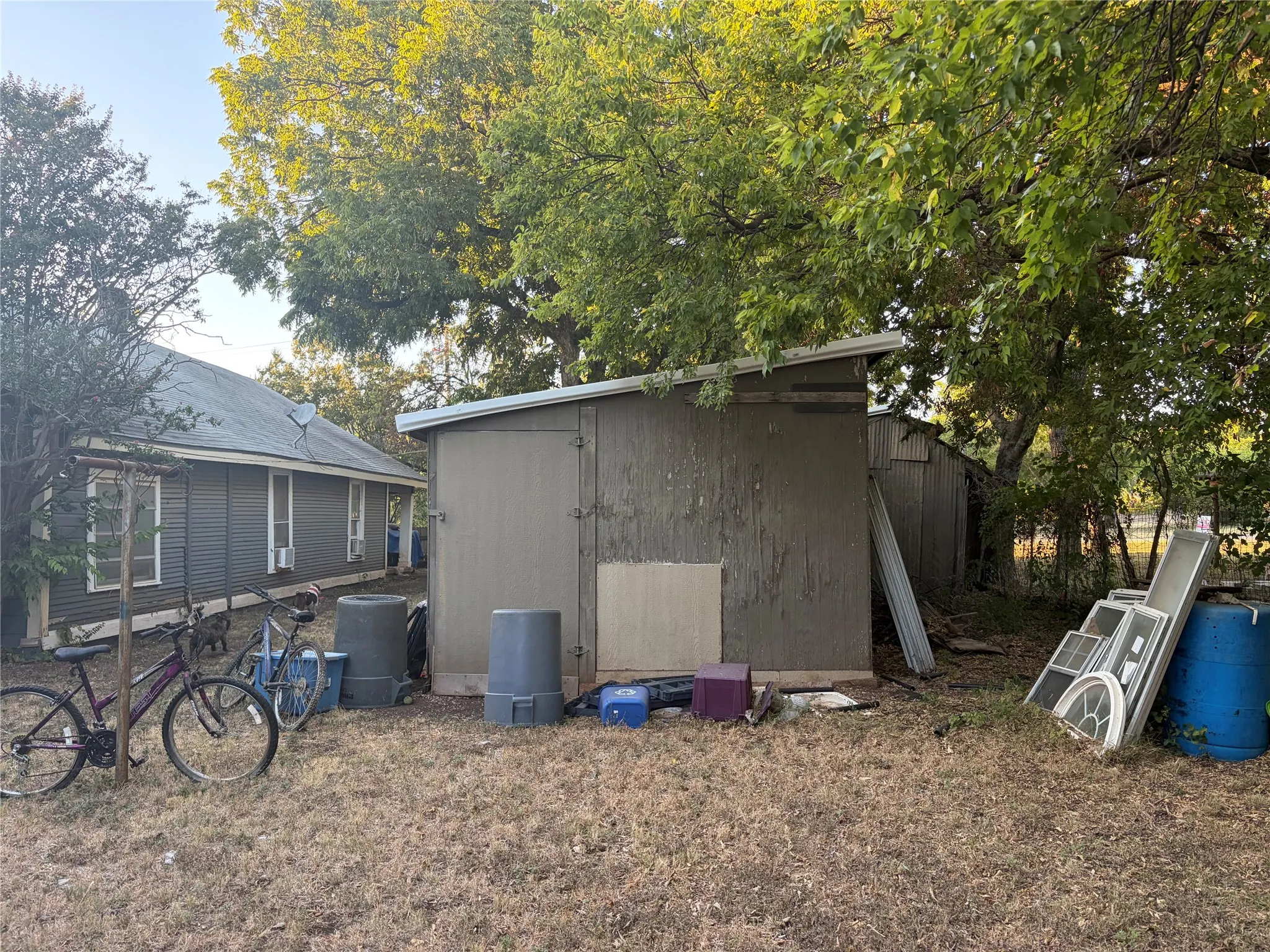 Single Family Residence For Sale in Ellis County , 112 E Indiana Avenue, Midlothian, Texas 76065, 3 Bedroom, 1 Bathroom, 1 Garage spaces, 1,155 Sqft, built in 1918, mls#21392285, Real Estate Agent in Midlothian, Homes For Sale in Ellis county, Homes For Sale in Midlothian, Realtor in Midlothian Texas, Real Estate Brokerage Independent Realty Texas, Luminita Cordes Realtor