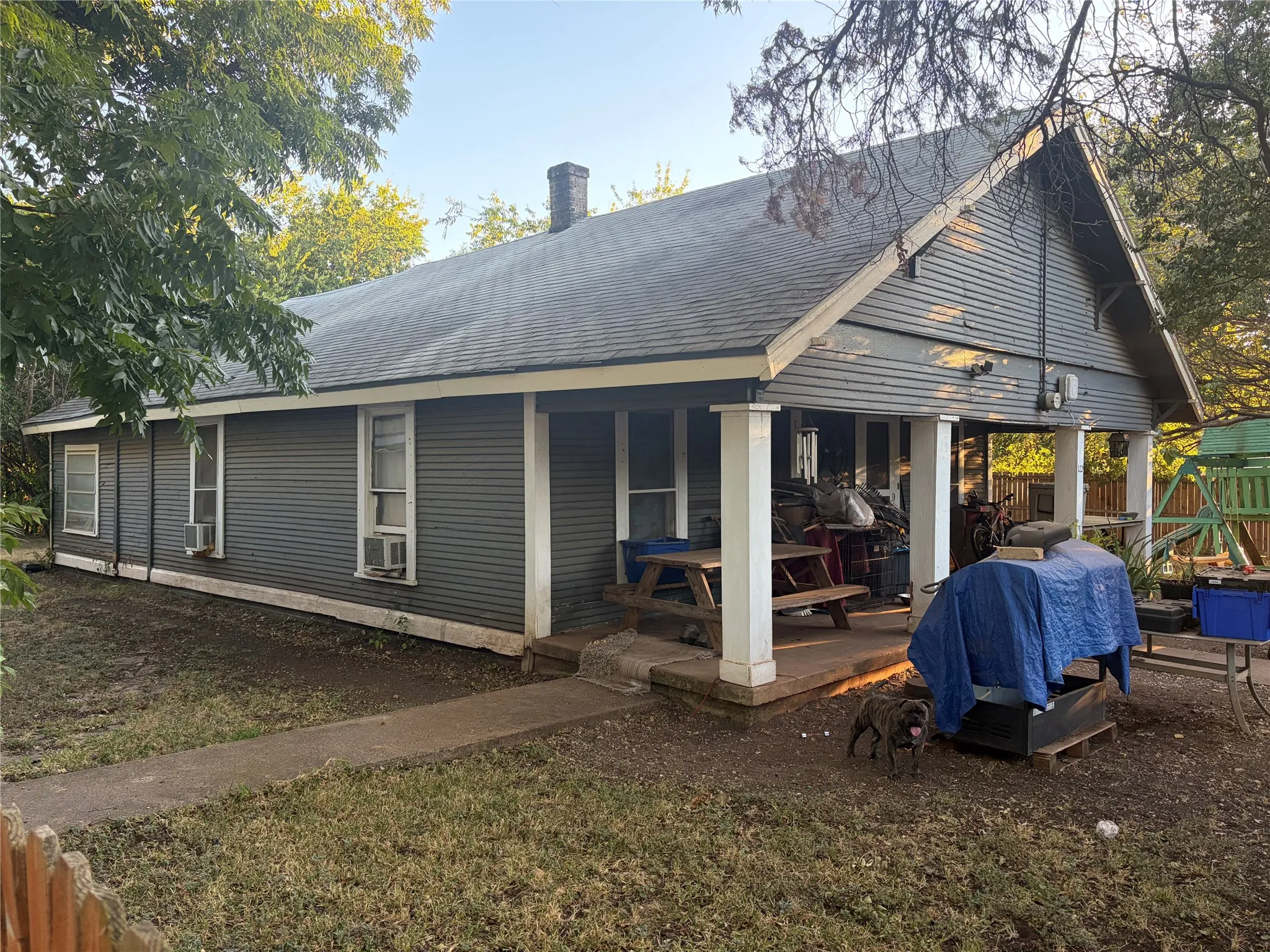 Single Family Residence For Sale in Ellis County , 112 E Indiana Avenue, Midlothian, Texas 76065, 3 Bedroom, 1 Bathroom, 1 Garage spaces, 1,155 Sqft, built in 1918, mls#21392285, Real Estate Agent in Midlothian, Homes For Sale in Ellis county, Homes For Sale in Midlothian, Realtor in Midlothian Texas, Real Estate Brokerage Independent Realty Texas, Luminita Cordes Realtor