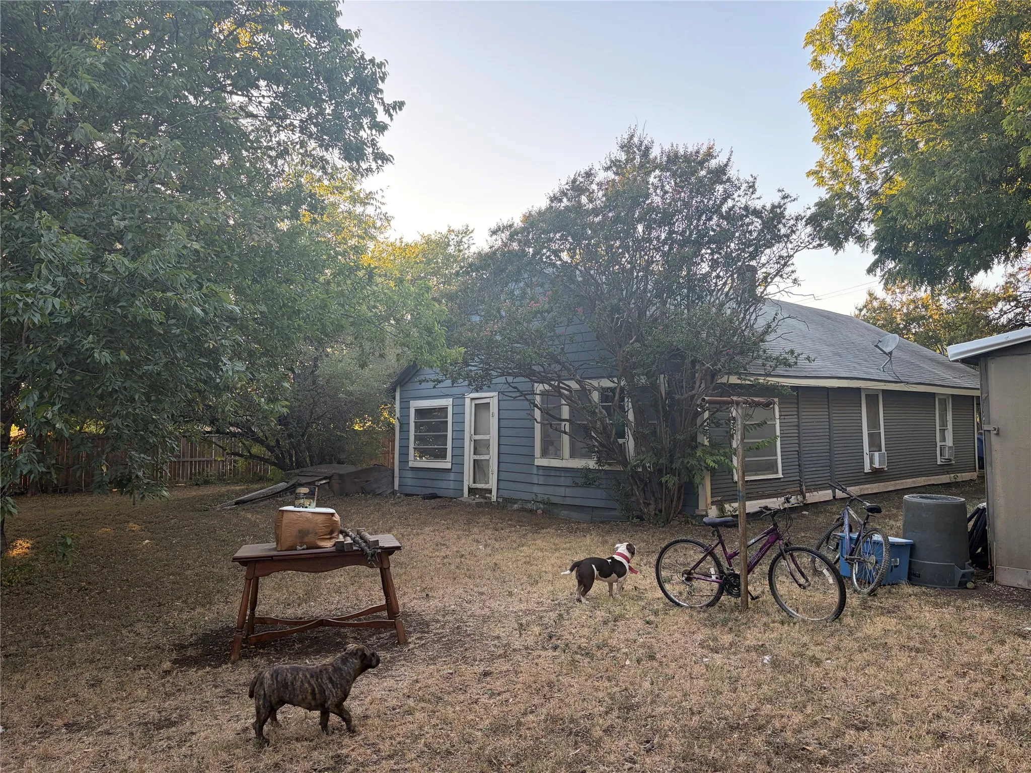 Single Family Residence For Sale in Ellis County , 112 E Indiana Avenue, Midlothian, Texas 76065, 3 Bedroom, 1 Bathroom, 1 Garage spaces, 1,155 Sqft, built in 1918, mls#21392285, Real Estate Agent in Midlothian, Homes For Sale in Ellis county, Homes For Sale in Midlothian, Realtor in Midlothian Texas, Real Estate Brokerage Independent Realty Texas, Luminita Cordes Realtor