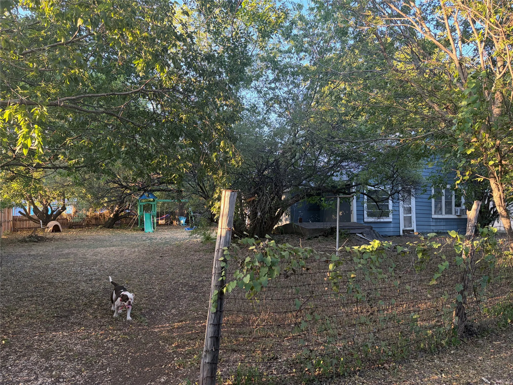 Single Family Residence For Sale in Ellis County , 112 E Indiana Avenue, Midlothian, Texas 76065, 3 Bedroom, 1 Bathroom, 1 Garage spaces, 1,155 Sqft, built in 1918, mls#21392285, Real Estate Agent in Midlothian, Homes For Sale in Ellis county, Homes For Sale in Midlothian, Realtor in Midlothian Texas, Real Estate Brokerage Independent Realty Texas, Luminita Cordes Realtor