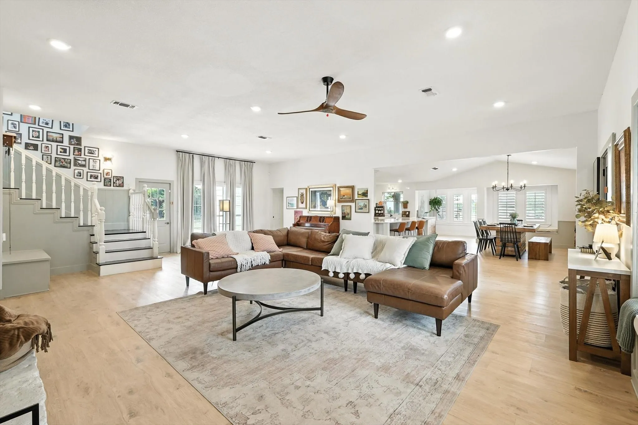 Single Family Residence For Rent in Wise County , 185 Quail Run Court, Decatur, Texas 76234, 4 Bedroom, 4 Bathroom, 3 Garage spaces, 3,550 Sqft, built in 1988, mls#21392011, Real Estate Agent in Decatur, Homes For Rent in Wise county, Homes For Rent in Decatur, Realtor in Decatur Texas, Real Estate Brokerage Independent Realty Texas, Luminita Cordes Realtor