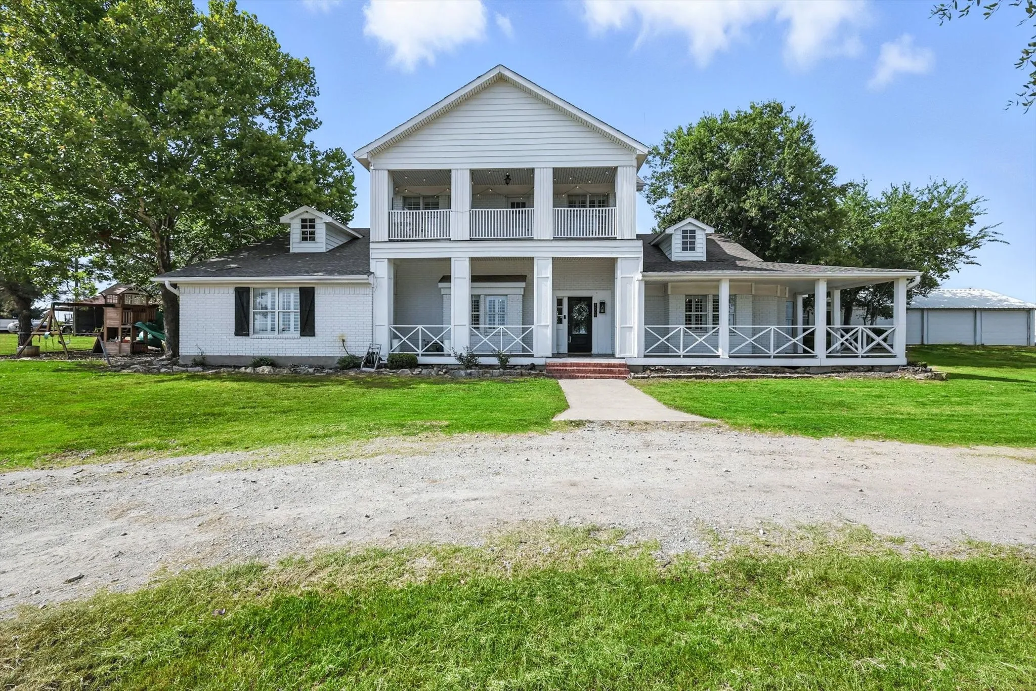 Single Family Residence For Rent in Wise County , 185 Quail Run Court, Decatur, Texas 76234, 4 Bedroom, 4 Bathroom, 3 Garage spaces, 3,550 Sqft, built in 1988, mls#21392011, Real Estate Agent in Decatur, Homes For Rent in Wise county, Homes For Rent in Decatur, Realtor in Decatur Texas, Real Estate Brokerage Independent Realty Texas, Luminita Cordes Realtor