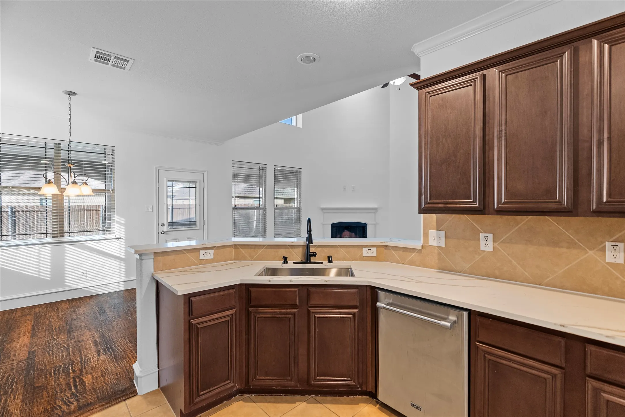 Single Family Residence For Rent in Collin County , 133 Meadow Crest Drive, Princeton, Texas 75407, 4 Bedroom, 3 Bathroom, 2 Garage spaces, 2,475 Sqft, built in 2011, mls#21392289, Real Estate Agent in Princeton, Homes For Rent in Collin county, Homes For Rent in Princeton, Realtor in Princeton Texas, Real Estate Brokerage Independent Realty Texas, Luminita Cordes Realtor