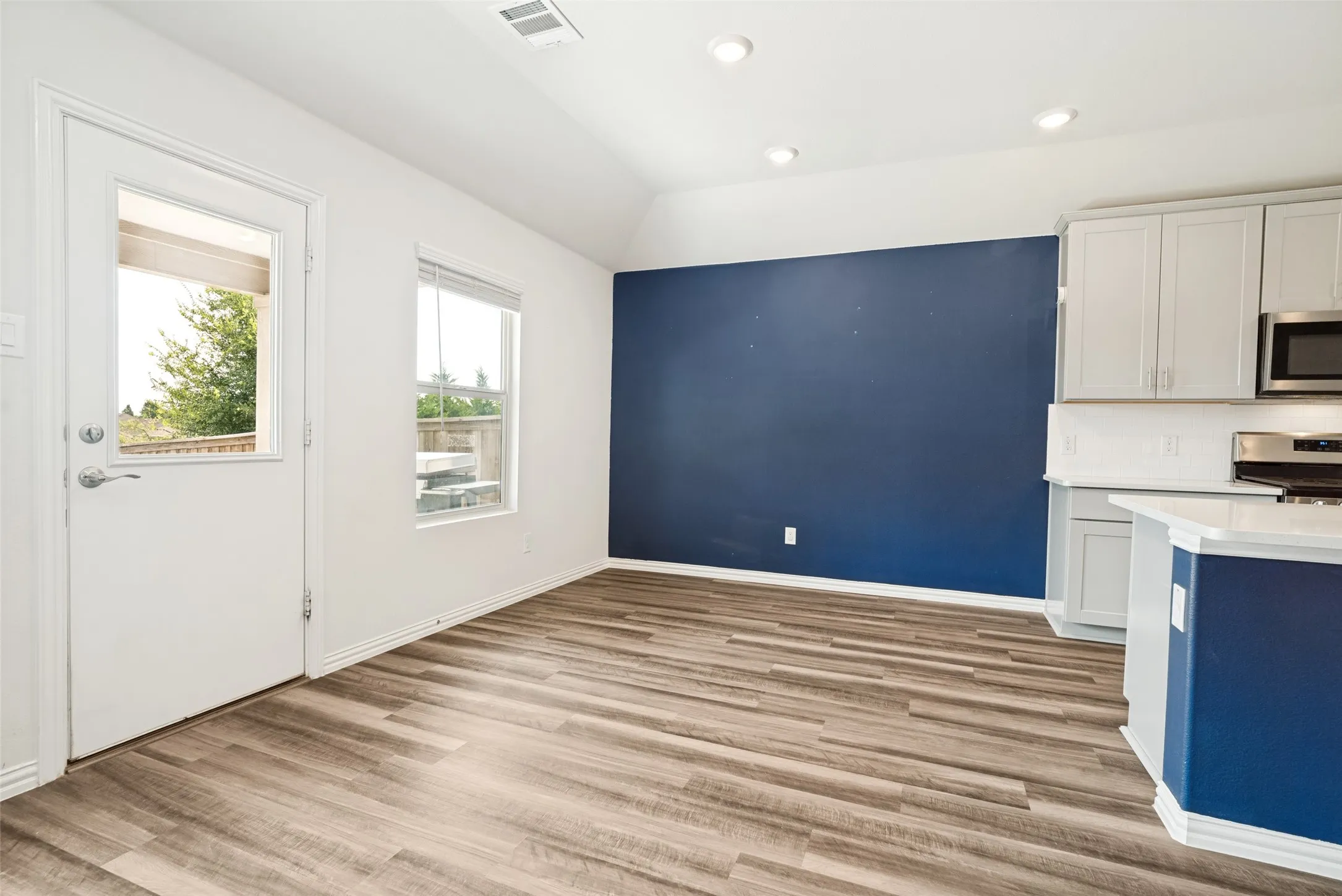Single Family Residence For Sale in Tarrant County , 5573 Cypress Willow Bend, Fort Worth, Texas 76126, 4 Bedroom, 3 Bathroom, 2 Garage spaces, 2,319 Sqft, built in 2020, mls#21392290, Real Estate Agent in Fort Worth, Homes For Sale in Tarrant county, Homes For Sale in Fort Worth, Realtor in Fort Worth Texas, Real Estate Brokerage Independent Realty Texas, Luminita Cordes Realtor