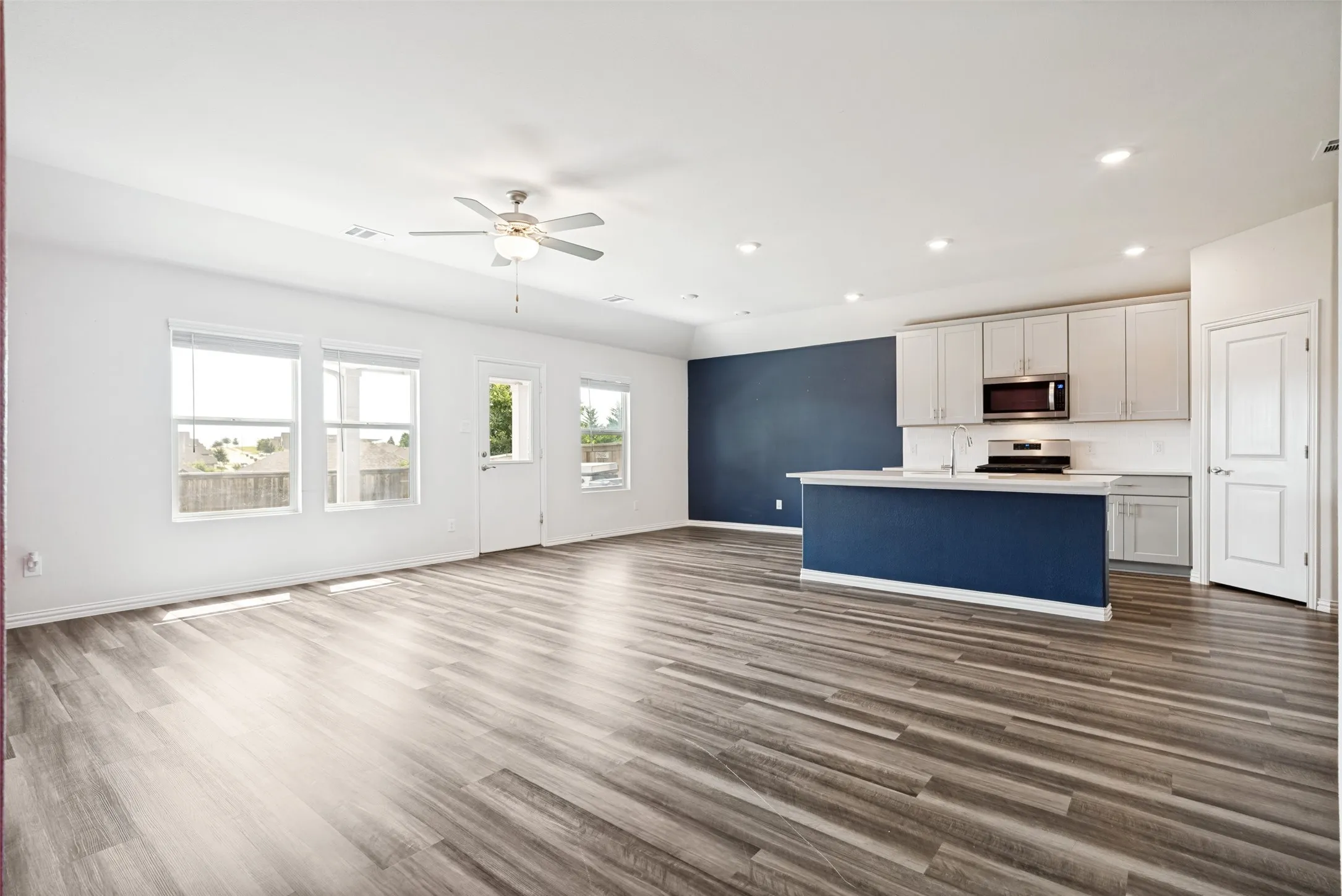 Single Family Residence For Sale in Tarrant County , 5573 Cypress Willow Bend, Fort Worth, Texas 76126, 4 Bedroom, 3 Bathroom, 2 Garage spaces, 2,319 Sqft, built in 2020, mls#21392290, Real Estate Agent in Fort Worth, Homes For Sale in Tarrant county, Homes For Sale in Fort Worth, Realtor in Fort Worth Texas, Real Estate Brokerage Independent Realty Texas, Luminita Cordes Realtor