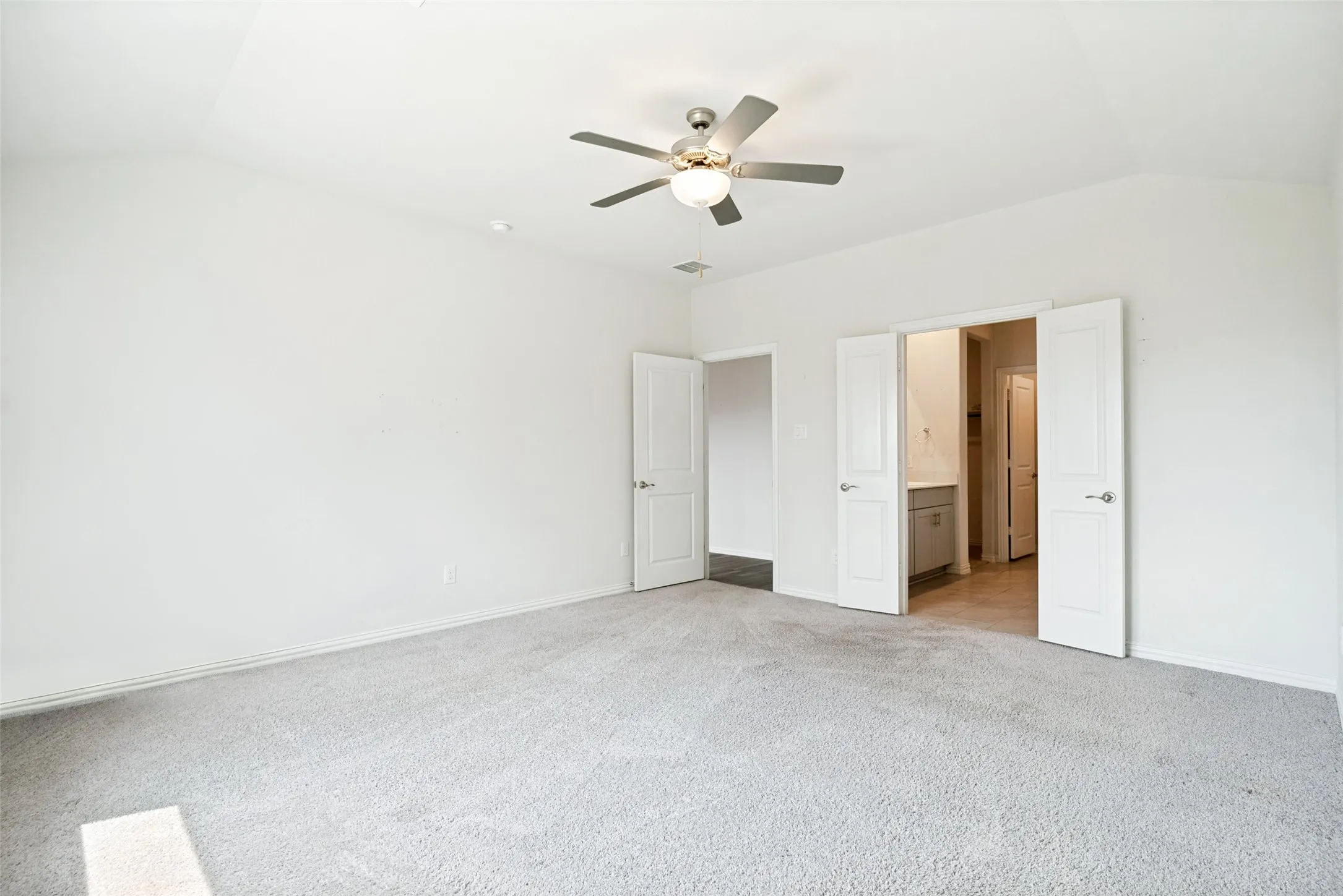 Single Family Residence For Sale in Tarrant County , 5573 Cypress Willow Bend, Fort Worth, Texas 76126, 4 Bedroom, 3 Bathroom, 2 Garage spaces, 2,319 Sqft, built in 2020, mls#21392290, Real Estate Agent in Fort Worth, Homes For Sale in Tarrant county, Homes For Sale in Fort Worth, Realtor in Fort Worth Texas, Real Estate Brokerage Independent Realty Texas, Luminita Cordes Realtor