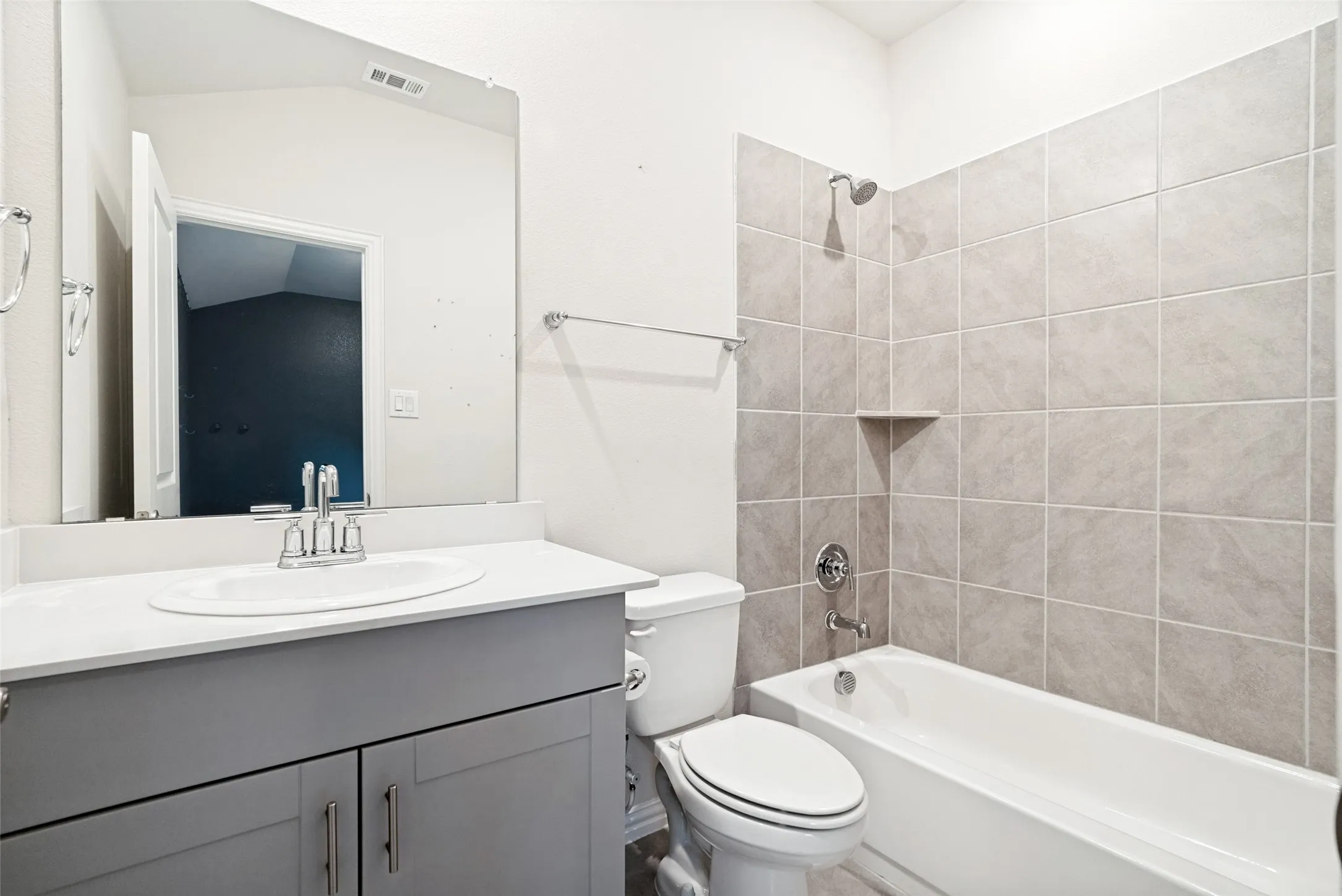 Single Family Residence For Sale in Tarrant County , 5573 Cypress Willow Bend, Fort Worth, Texas 76126, 4 Bedroom, 3 Bathroom, 2 Garage spaces, 2,319 Sqft, built in 2020, mls#21392290, Real Estate Agent in Fort Worth, Homes For Sale in Tarrant county, Homes For Sale in Fort Worth, Realtor in Fort Worth Texas, Real Estate Brokerage Independent Realty Texas, Luminita Cordes Realtor