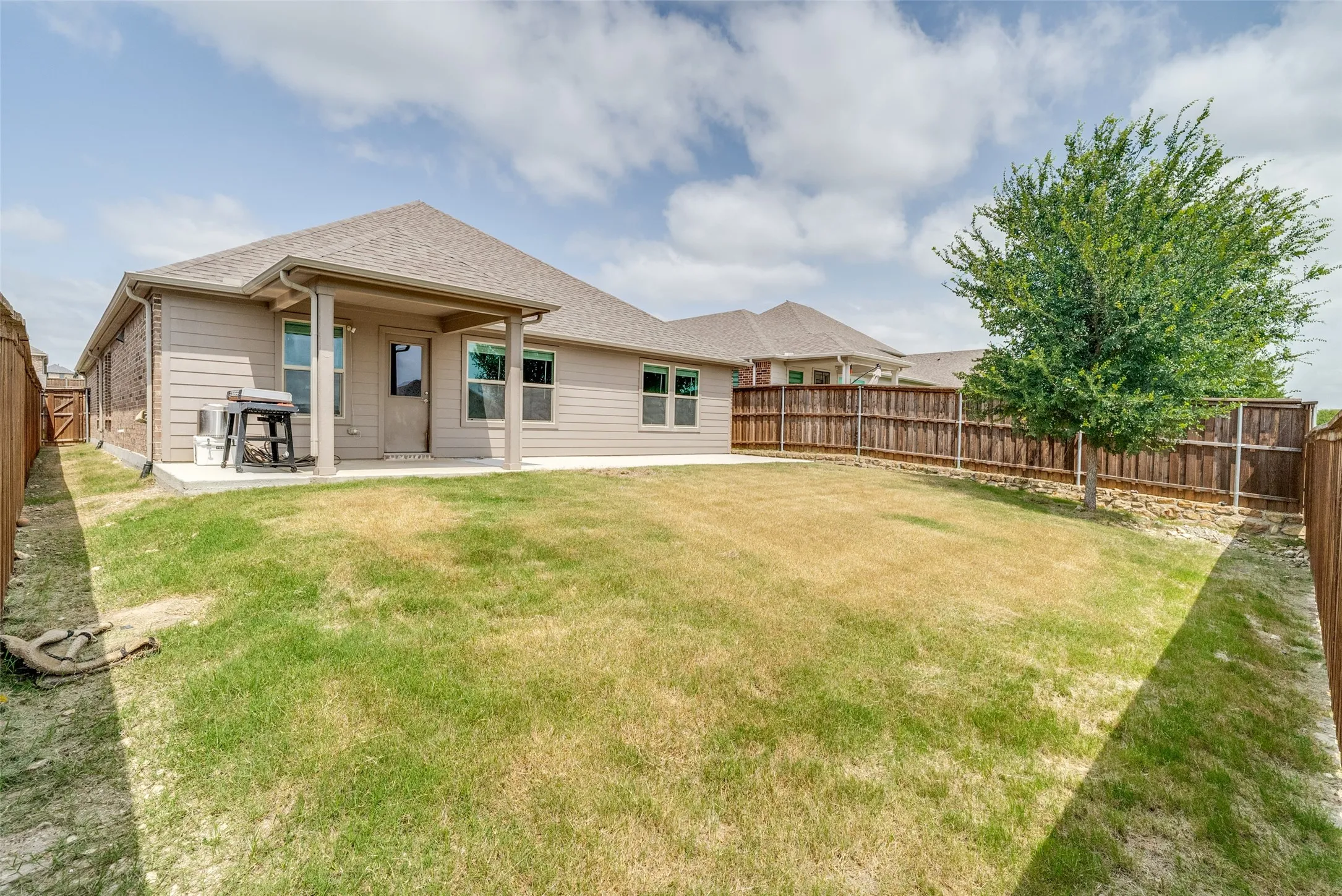 Single Family Residence For Sale in Tarrant County , 5573 Cypress Willow Bend, Fort Worth, Texas 76126, 4 Bedroom, 3 Bathroom, 2 Garage spaces, 2,319 Sqft, built in 2020, mls#21392290, Real Estate Agent in Fort Worth, Homes For Sale in Tarrant county, Homes For Sale in Fort Worth, Realtor in Fort Worth Texas, Real Estate Brokerage Independent Realty Texas, Luminita Cordes Realtor