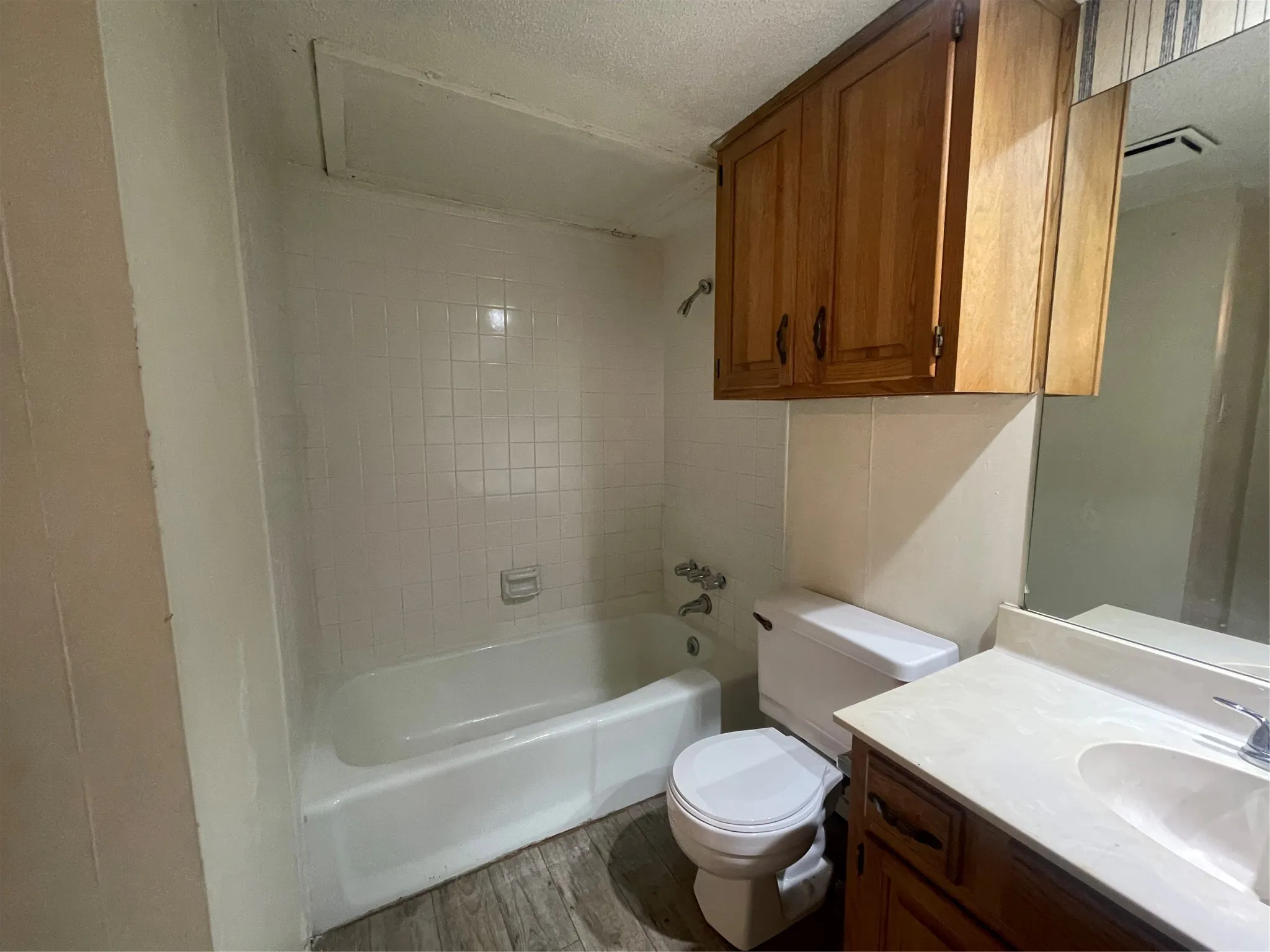 Apartment For Rent in Taylor County , 657 Ruidosa Avenue 215, Abilene, Texas 79605, 2 Bedroom, 2 Bathroom, Garage spaces, 884 Sqft, built in 1982, mls#21392301, Real Estate Agent in Abilene, Homes For Rent in Taylor county, Homes For Rent in Abilene, Realtor in Abilene Texas, Real Estate Brokerage Independent Realty Texas, Luminita Cordes Realtor