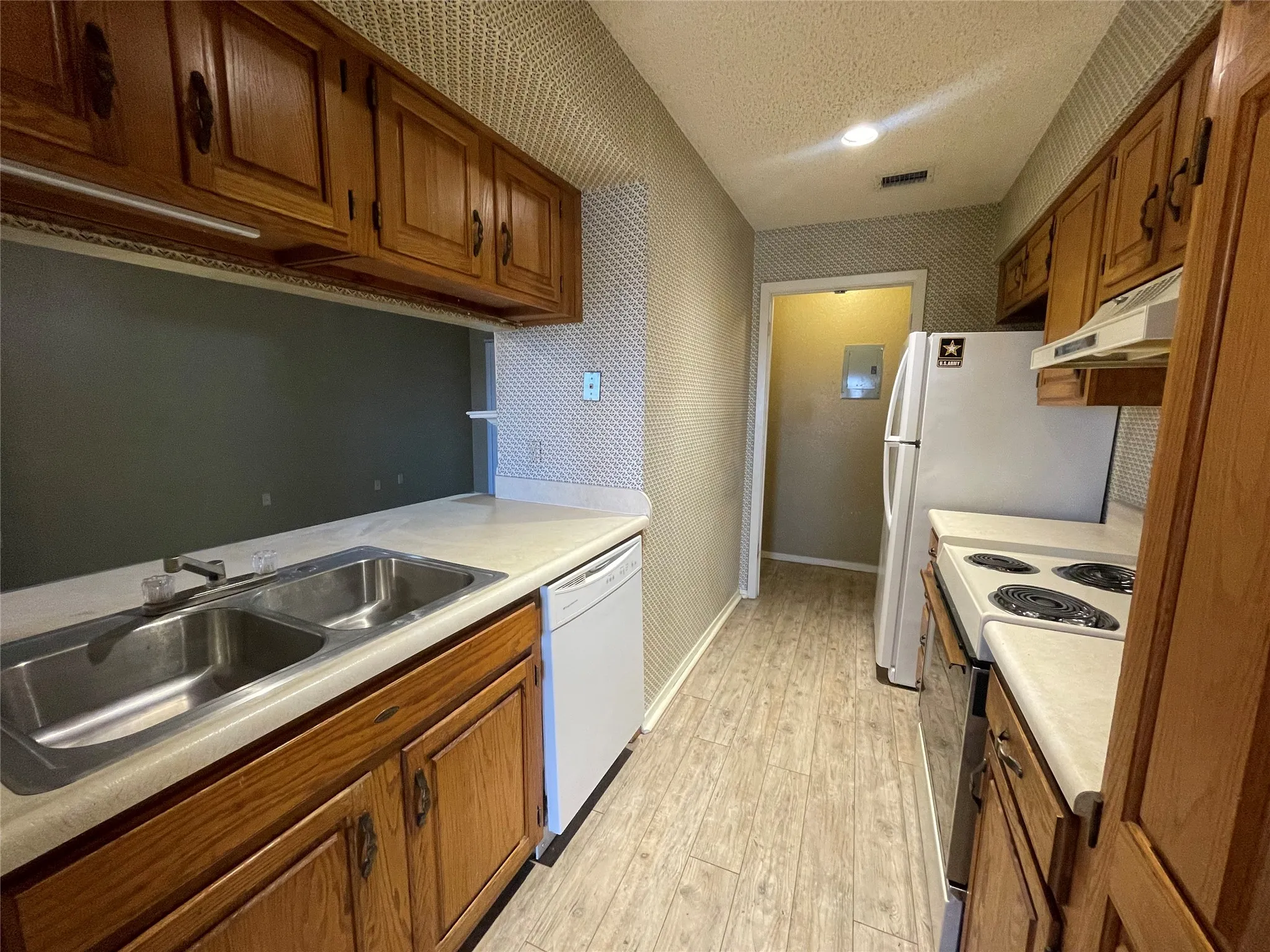 Apartment For Rent in Taylor County , 657 Ruidosa Avenue 215, Abilene, Texas 79605, 2 Bedroom, 2 Bathroom, Garage spaces, 884 Sqft, built in 1982, mls#21392301, Real Estate Agent in Abilene, Homes For Rent in Taylor county, Homes For Rent in Abilene, Realtor in Abilene Texas, Real Estate Brokerage Independent Realty Texas, Luminita Cordes Realtor