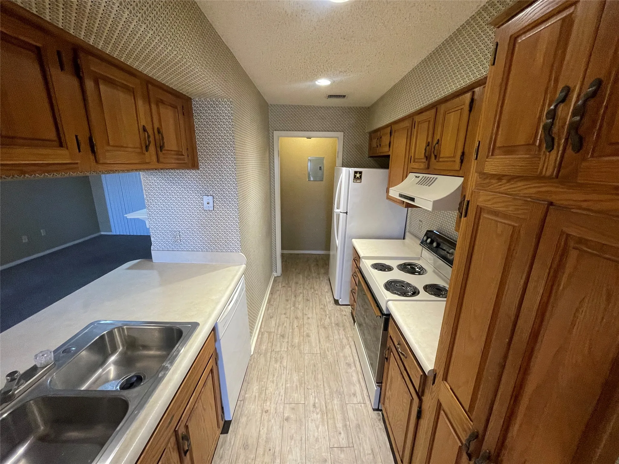 Apartment For Rent in Taylor County , 657 Ruidosa Avenue 215, Abilene, Texas 79605, 2 Bedroom, 2 Bathroom, Garage spaces, 884 Sqft, built in 1982, mls#21392301, Real Estate Agent in Abilene, Homes For Rent in Taylor county, Homes For Rent in Abilene, Realtor in Abilene Texas, Real Estate Brokerage Independent Realty Texas, Luminita Cordes Realtor