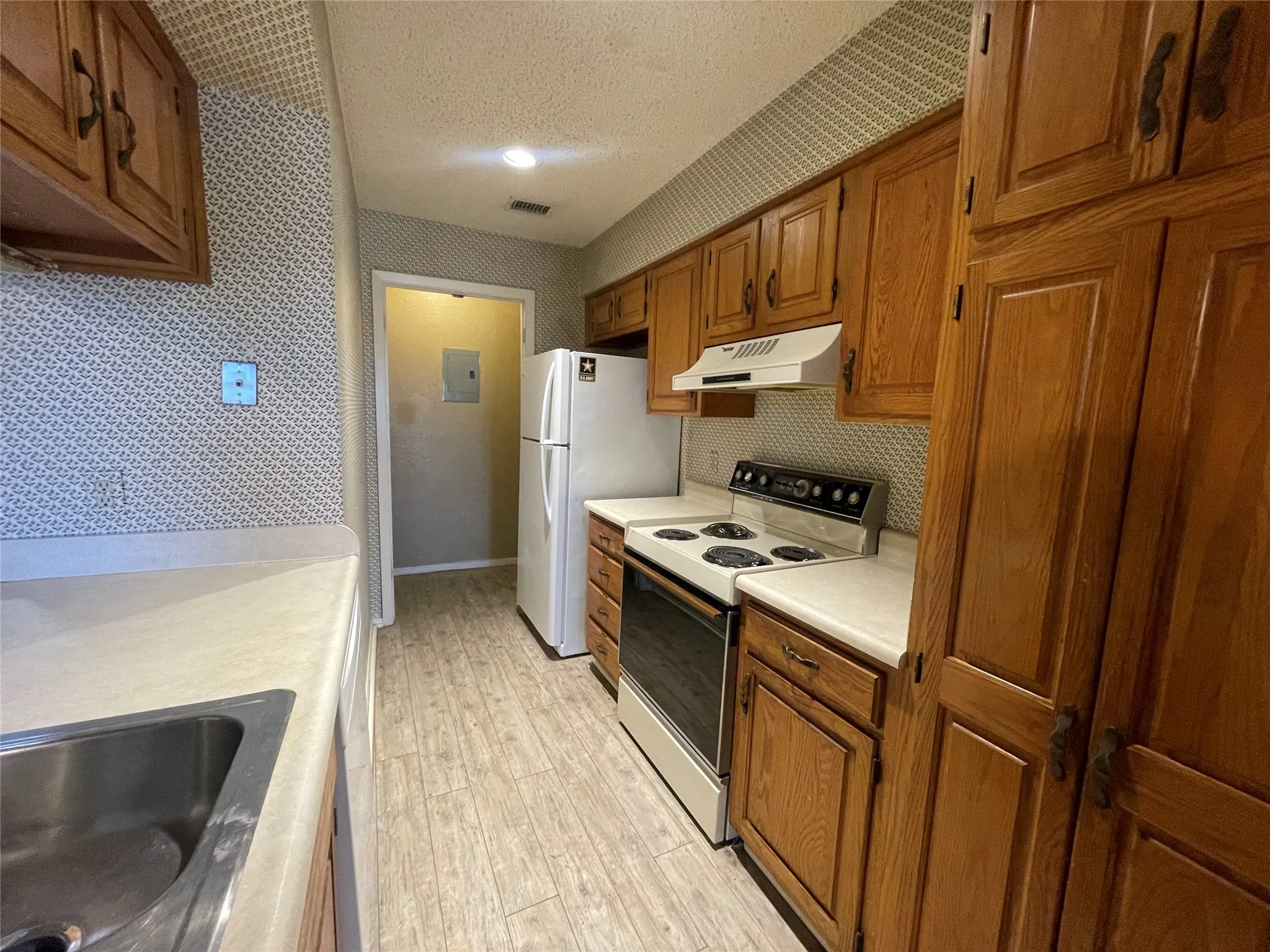 Apartment For Rent in Taylor County , 657 Ruidosa Avenue 215, Abilene, Texas 79605, 2 Bedroom, 2 Bathroom, Garage spaces, 884 Sqft, built in 1982, mls#21392301, Real Estate Agent in Abilene, Homes For Rent in Taylor county, Homes For Rent in Abilene, Realtor in Abilene Texas, Real Estate Brokerage Independent Realty Texas, Luminita Cordes Realtor