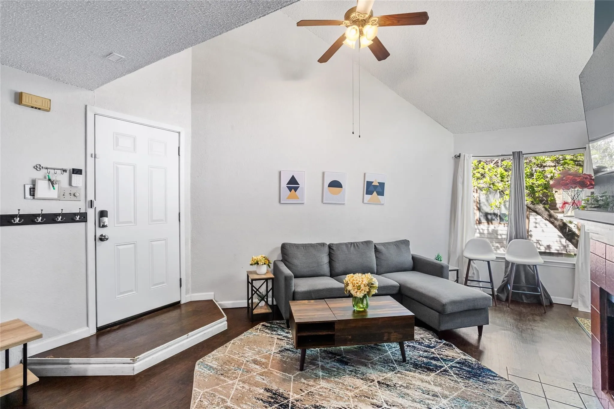 Condominium For Rent in Tarrant County , 2314 Bamboo Drive I203, Arlington, Texas 76006, 2 Bedroom, 2 Bathroom, Garage spaces, 1,031 Sqft, built in 1981, mls#21333448, Real Estate Agent in Arlington, Homes For Rent in Tarrant county, Homes For Rent in Arlington, Realtor in Arlington Texas, Real Estate Brokerage Independent Realty Texas, Luminita Cordes Realtor
