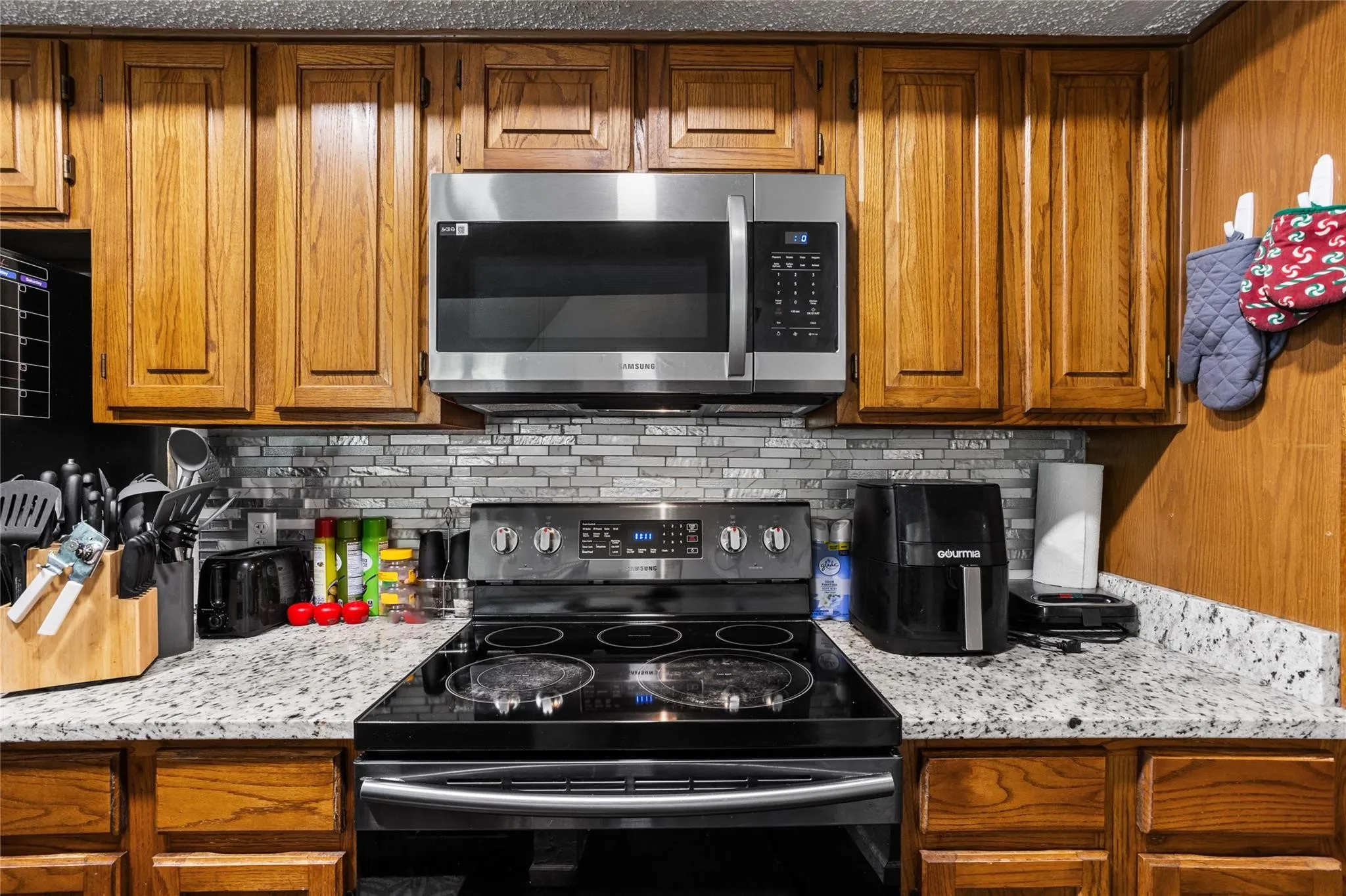 Condominium For Rent in Tarrant County , 2314 Bamboo Drive I203, Arlington, Texas 76006, 2 Bedroom, 2 Bathroom, Garage spaces, 1,031 Sqft, built in 1981, mls#21333448, Real Estate Agent in Arlington, Homes For Rent in Tarrant county, Homes For Rent in Arlington, Realtor in Arlington Texas, Real Estate Brokerage Independent Realty Texas, Luminita Cordes Realtor