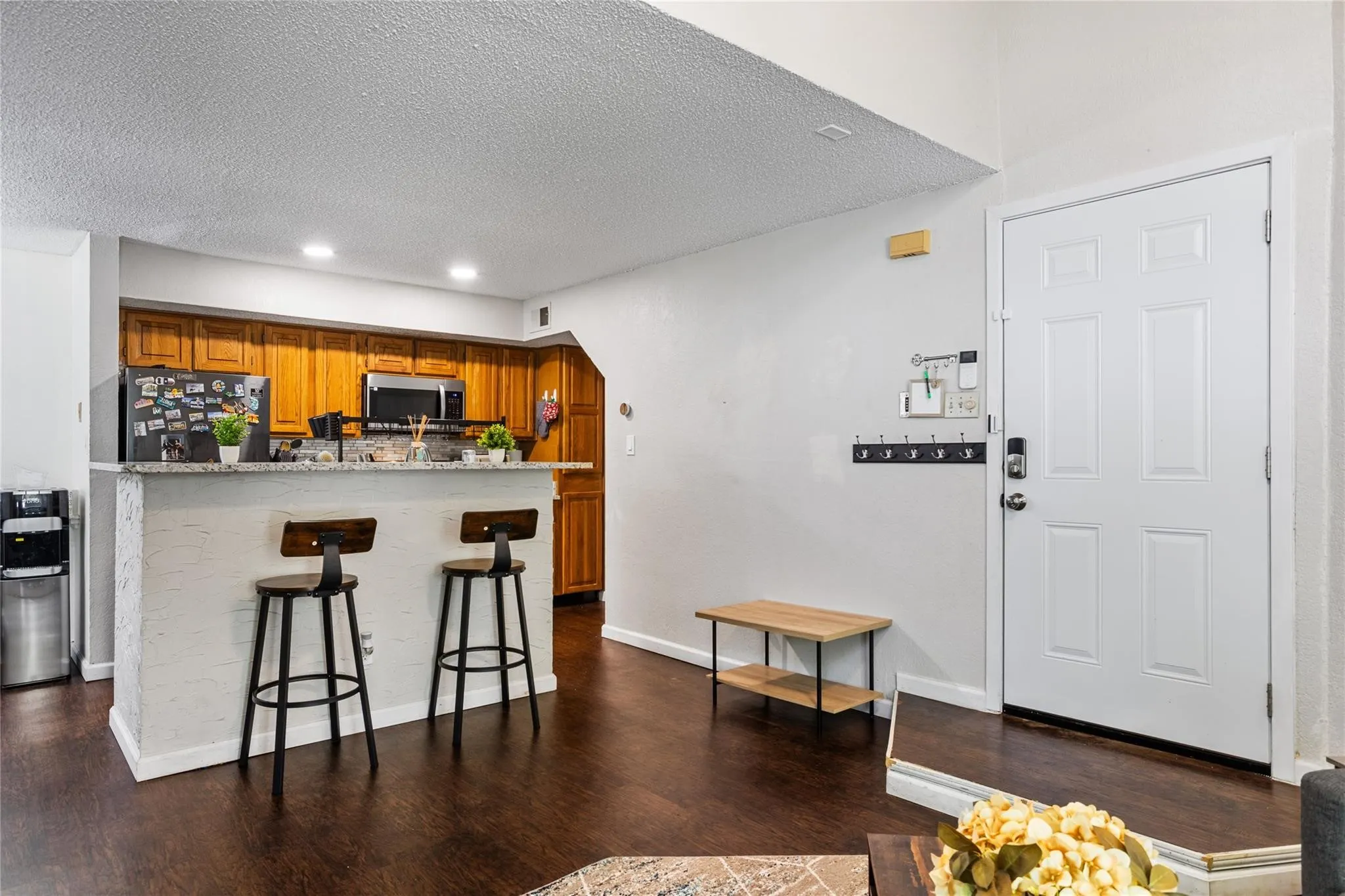 Condominium For Rent in Tarrant County , 2314 Bamboo Drive I203, Arlington, Texas 76006, 2 Bedroom, 2 Bathroom, Garage spaces, 1,031 Sqft, built in 1981, mls#21333448, Real Estate Agent in Arlington, Homes For Rent in Tarrant county, Homes For Rent in Arlington, Realtor in Arlington Texas, Real Estate Brokerage Independent Realty Texas, Luminita Cordes Realtor
