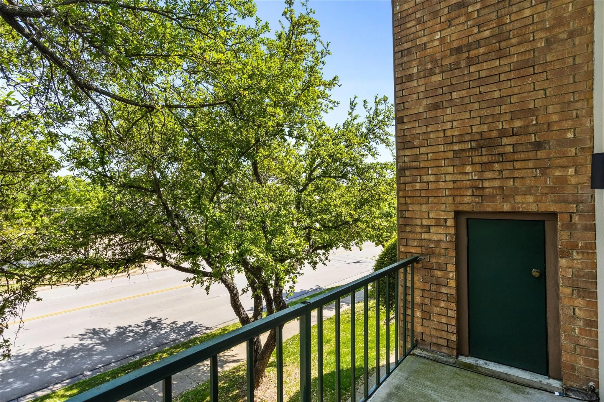 Condominium For Rent in Tarrant County , 2314 Bamboo Drive I203, Arlington, Texas 76006, 2 Bedroom, 2 Bathroom, Garage spaces, 1,031 Sqft, built in 1981, mls#21333448, Real Estate Agent in Arlington, Homes For Rent in Tarrant county, Homes For Rent in Arlington, Realtor in Arlington Texas, Real Estate Brokerage Independent Realty Texas, Luminita Cordes Realtor