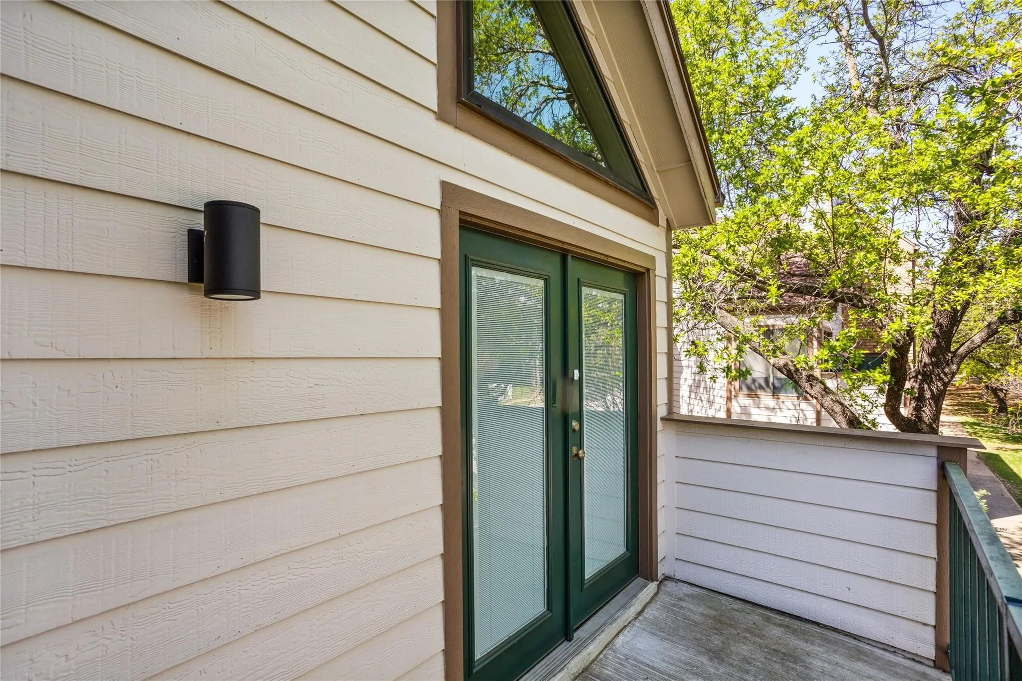 Condominium For Rent in Tarrant County , 2314 Bamboo Drive I203, Arlington, Texas 76006, 2 Bedroom, 2 Bathroom, Garage spaces, 1,031 Sqft, built in 1981, mls#21333448, Real Estate Agent in Arlington, Homes For Rent in Tarrant county, Homes For Rent in Arlington, Realtor in Arlington Texas, Real Estate Brokerage Independent Realty Texas, Luminita Cordes Realtor