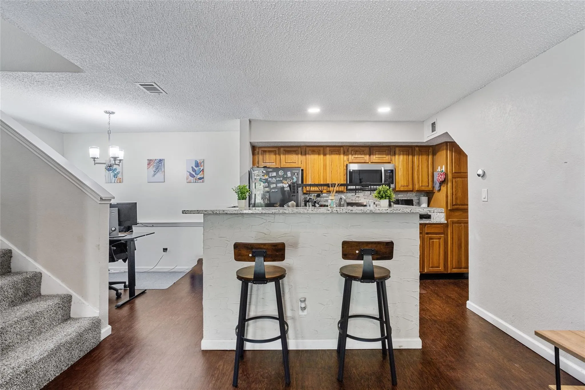 Condominium For Rent in Tarrant County , 2314 Bamboo Drive I203, Arlington, Texas 76006, 2 Bedroom, 2 Bathroom, Garage spaces, 1,031 Sqft, built in 1981, mls#21333448, Real Estate Agent in Arlington, Homes For Rent in Tarrant county, Homes For Rent in Arlington, Realtor in Arlington Texas, Real Estate Brokerage Independent Realty Texas, Luminita Cordes Realtor
