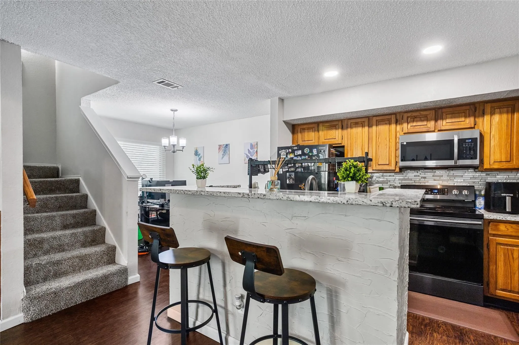 Condominium For Rent in Tarrant County , 2314 Bamboo Drive I203, Arlington, Texas 76006, 2 Bedroom, 2 Bathroom, Garage spaces, 1,031 Sqft, built in 1981, mls#21333448, Real Estate Agent in Arlington, Homes For Rent in Tarrant county, Homes For Rent in Arlington, Realtor in Arlington Texas, Real Estate Brokerage Independent Realty Texas, Luminita Cordes Realtor