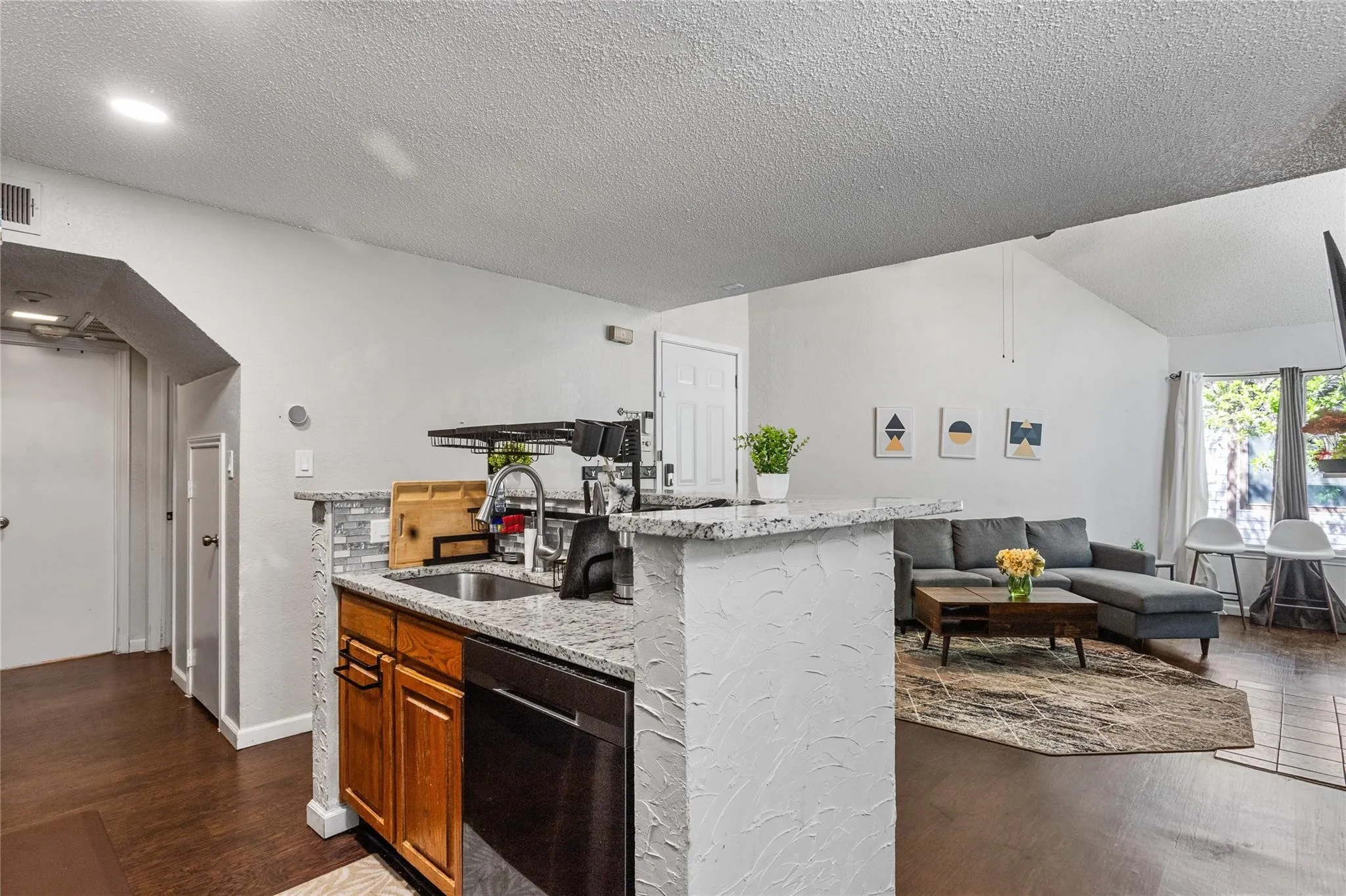 Condominium For Rent in Tarrant County , 2314 Bamboo Drive I203, Arlington, Texas 76006, 2 Bedroom, 2 Bathroom, Garage spaces, 1,031 Sqft, built in 1981, mls#21333448, Real Estate Agent in Arlington, Homes For Rent in Tarrant county, Homes For Rent in Arlington, Realtor in Arlington Texas, Real Estate Brokerage Independent Realty Texas, Luminita Cordes Realtor