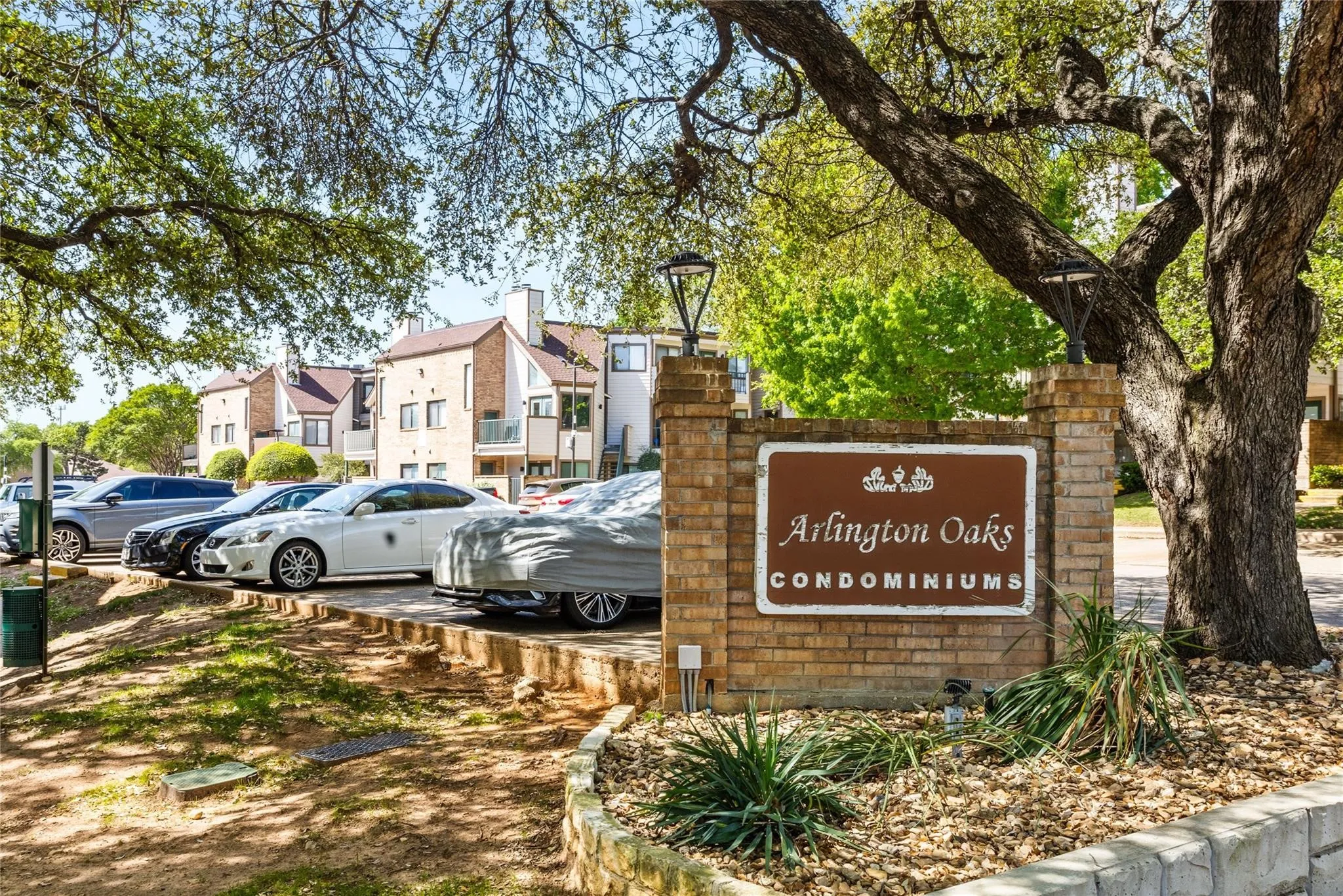 Condominium For Rent in Tarrant County , 2314 Bamboo Drive I203, Arlington, Texas 76006, 2 Bedroom, 2 Bathroom, Garage spaces, 1,031 Sqft, built in 1981, mls#21333448, Real Estate Agent in Arlington, Homes For Rent in Tarrant county, Homes For Rent in Arlington, Realtor in Arlington Texas, Real Estate Brokerage Independent Realty Texas, Luminita Cordes Realtor
