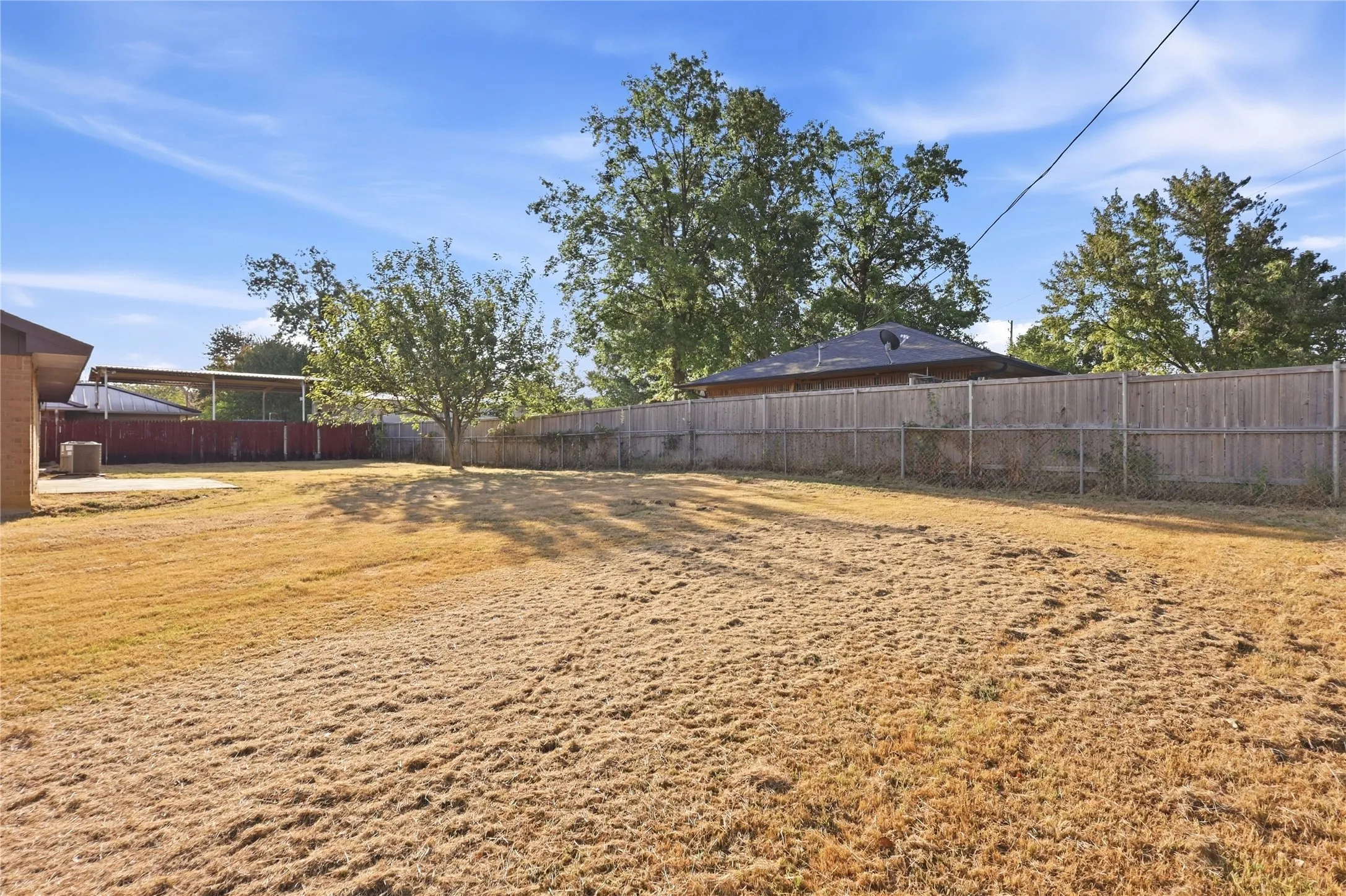 Single Family Residence For Sale in Denton County , 527 W Aubrey Street, Pilot Point, Texas 76258, 2 Bedroom, 2 Bathroom, 1 Garage spaces, 1,000 Sqft, built in 1981, mls#21391837, Real Estate Agent in Pilot Point, Homes For Sale in Denton county, Homes For Sale in Pilot Point, Realtor in Pilot Point Texas, Real Estate Brokerage Independent Realty Texas, Luminita Cordes Realtor