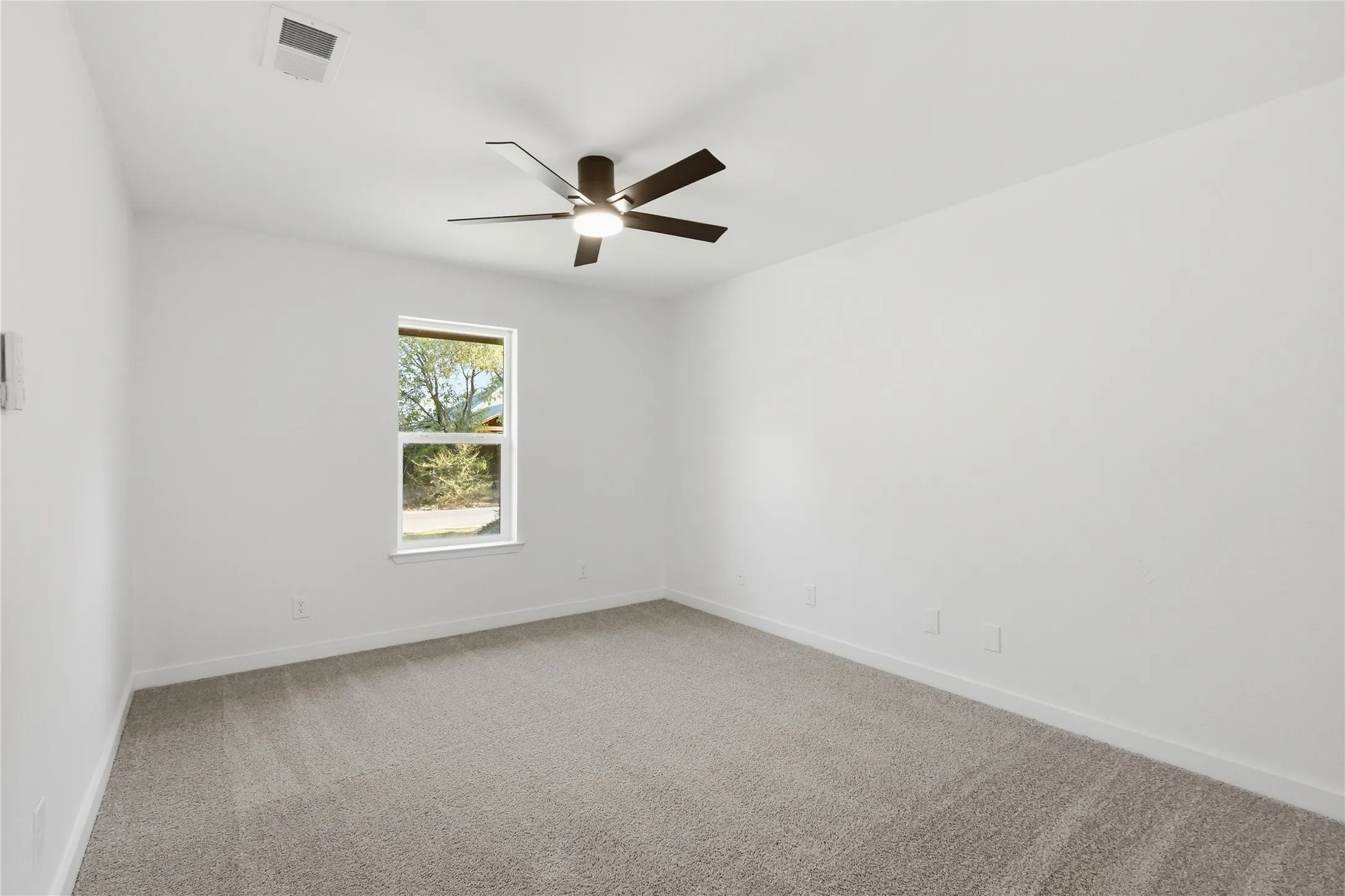 Single Family Residence For Sale in Denton County , 527 W Aubrey Street, Pilot Point, Texas 76258, 2 Bedroom, 2 Bathroom, 1 Garage spaces, 1,000 Sqft, built in 1981, mls#21391837, Real Estate Agent in Pilot Point, Homes For Sale in Denton county, Homes For Sale in Pilot Point, Realtor in Pilot Point Texas, Real Estate Brokerage Independent Realty Texas, Luminita Cordes Realtor