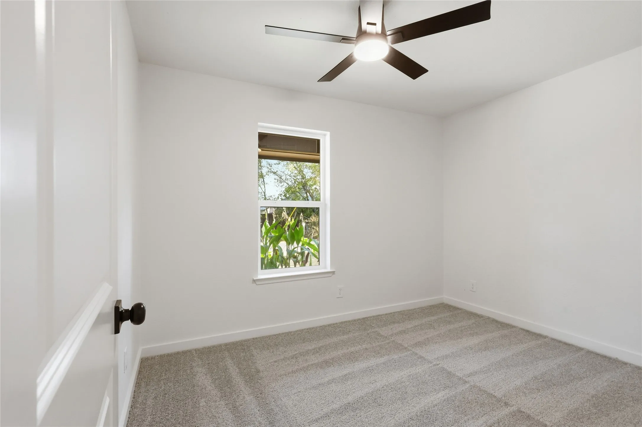 Single Family Residence For Sale in Denton County , 527 W Aubrey Street, Pilot Point, Texas 76258, 2 Bedroom, 2 Bathroom, 1 Garage spaces, 1,000 Sqft, built in 1981, mls#21391837, Real Estate Agent in Pilot Point, Homes For Sale in Denton county, Homes For Sale in Pilot Point, Realtor in Pilot Point Texas, Real Estate Brokerage Independent Realty Texas, Luminita Cordes Realtor