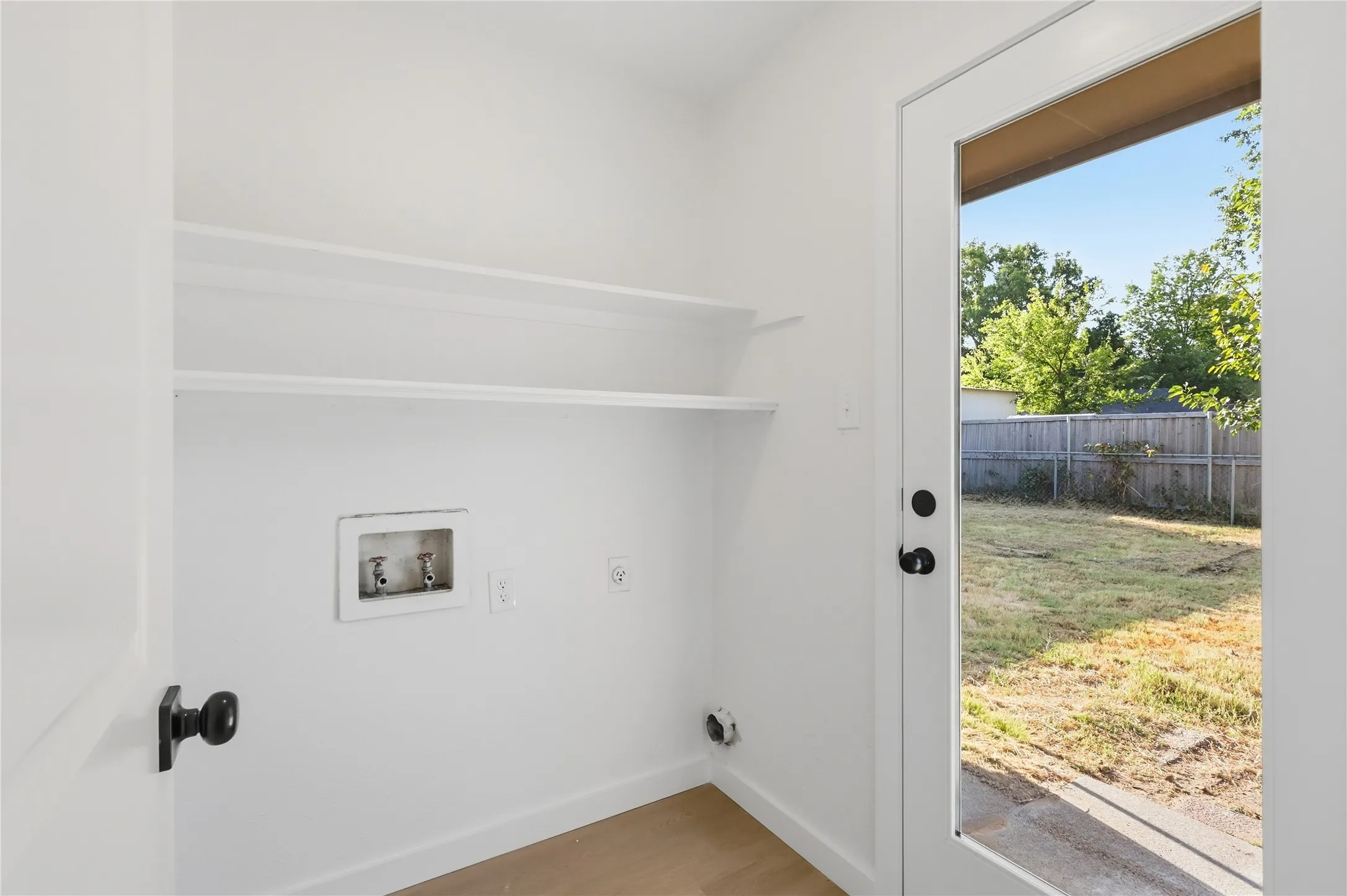 Single Family Residence For Sale in Denton County , 527 W Aubrey Street, Pilot Point, Texas 76258, 2 Bedroom, 2 Bathroom, 1 Garage spaces, 1,000 Sqft, built in 1981, mls#21391837, Real Estate Agent in Pilot Point, Homes For Sale in Denton county, Homes For Sale in Pilot Point, Realtor in Pilot Point Texas, Real Estate Brokerage Independent Realty Texas, Luminita Cordes Realtor