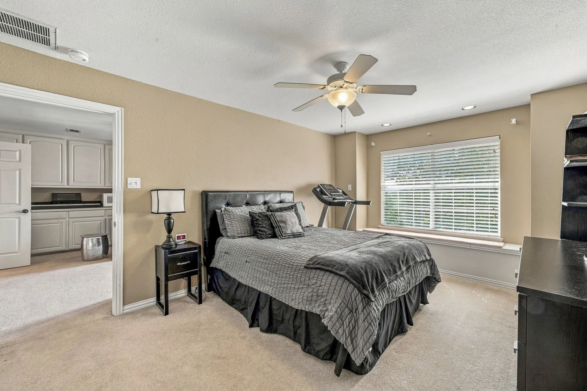 Single Family Residence For Sale in Hood County , 1211 Mallard Way, Granbury, Texas 76048, 4 Bedroom, 3 Bathroom, 2 Garage spaces, 3,324 Sqft, built in 1996, mls#21392306, Real Estate Agent in Granbury, Homes For Sale in Hood county, Homes For Sale in Granbury, Realtor in Granbury Texas, Real Estate Brokerage Independent Realty Texas, Luminita Cordes Realtor