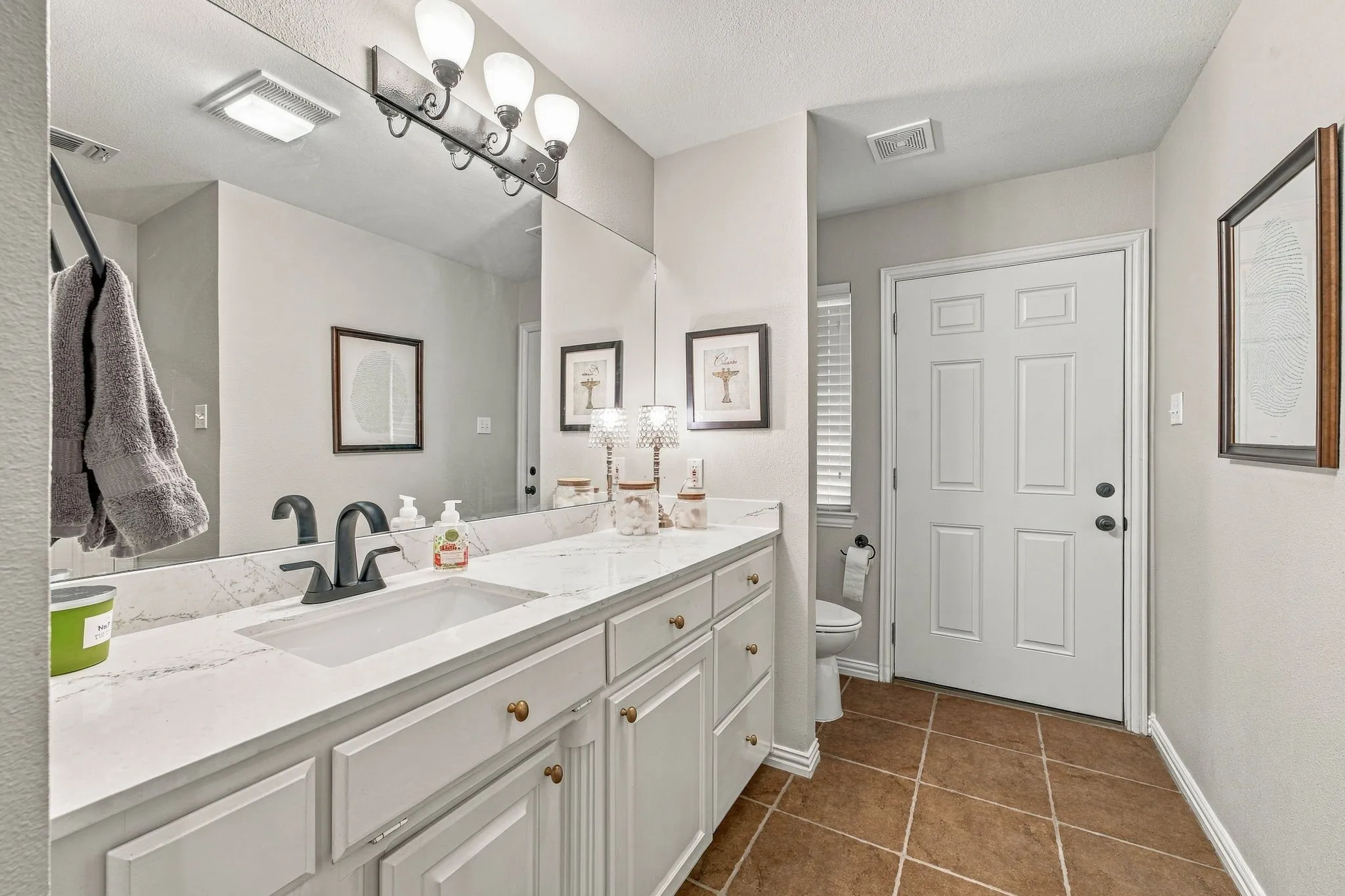Single Family Residence For Sale in Hood County , 1211 Mallard Way, Granbury, Texas 76048, 4 Bedroom, 3 Bathroom, 2 Garage spaces, 3,324 Sqft, built in 1996, mls#21392306, Real Estate Agent in Granbury, Homes For Sale in Hood county, Homes For Sale in Granbury, Realtor in Granbury Texas, Real Estate Brokerage Independent Realty Texas, Luminita Cordes Realtor