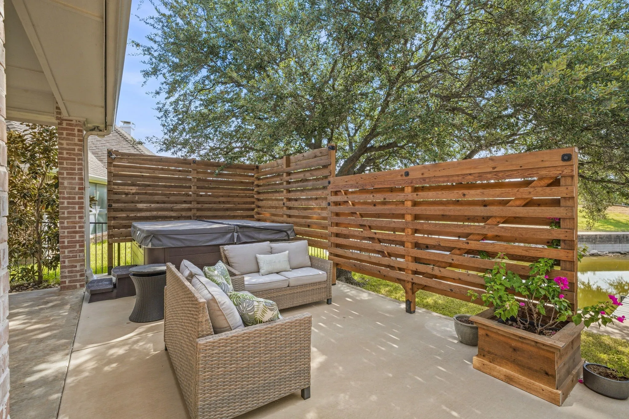 Single Family Residence For Sale in Hood County , 1211 Mallard Way, Granbury, Texas 76048, 4 Bedroom, 3 Bathroom, 2 Garage spaces, 3,324 Sqft, built in 1996, mls#21392306, Real Estate Agent in Granbury, Homes For Sale in Hood county, Homes For Sale in Granbury, Realtor in Granbury Texas, Real Estate Brokerage Independent Realty Texas, Luminita Cordes Realtor