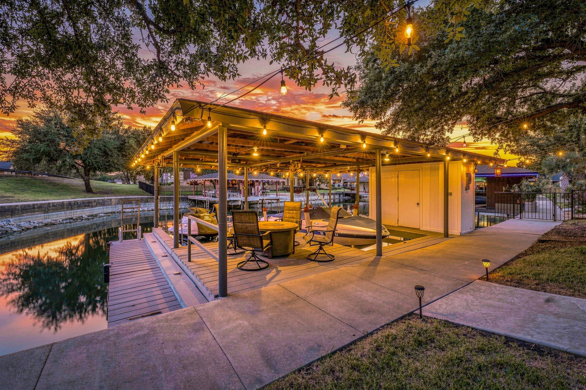 Single Family Residence For Sale in Hood County , 1211 Mallard Way, Granbury, Texas 76048, 4 Bedroom, 3 Bathroom, 2 Garage spaces, 3,324 Sqft, built in 1996, mls#21392306, Real Estate Agent in Granbury, Homes For Sale in Hood county, Homes For Sale in Granbury, Realtor in Granbury Texas, Real Estate Brokerage Independent Realty Texas, Luminita Cordes Realtor