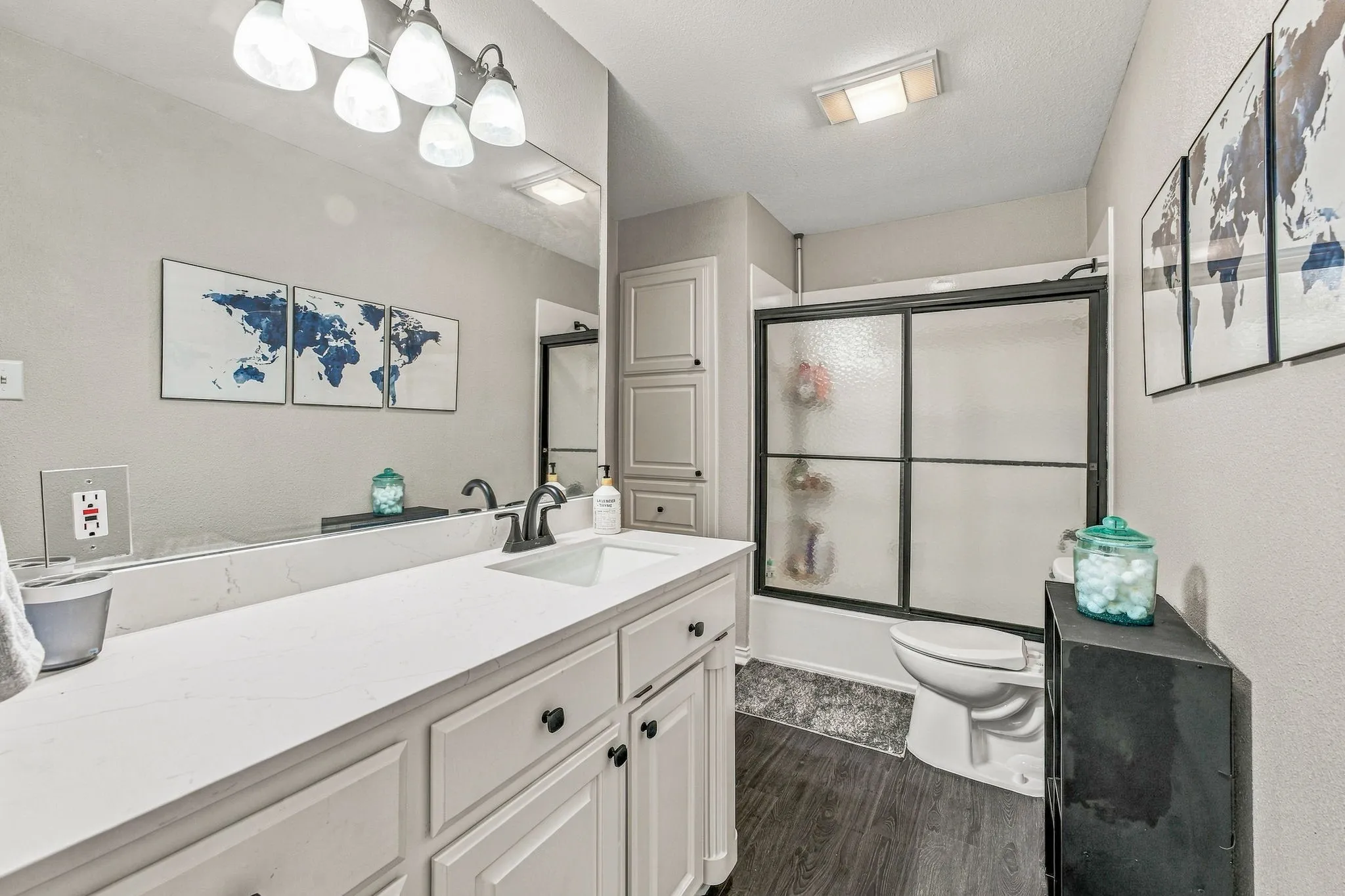 Single Family Residence For Sale in Hood County , 1211 Mallard Way, Granbury, Texas 76048, 4 Bedroom, 3 Bathroom, 2 Garage spaces, 3,324 Sqft, built in 1996, mls#21392306, Real Estate Agent in Granbury, Homes For Sale in Hood county, Homes For Sale in Granbury, Realtor in Granbury Texas, Real Estate Brokerage Independent Realty Texas, Luminita Cordes Realtor