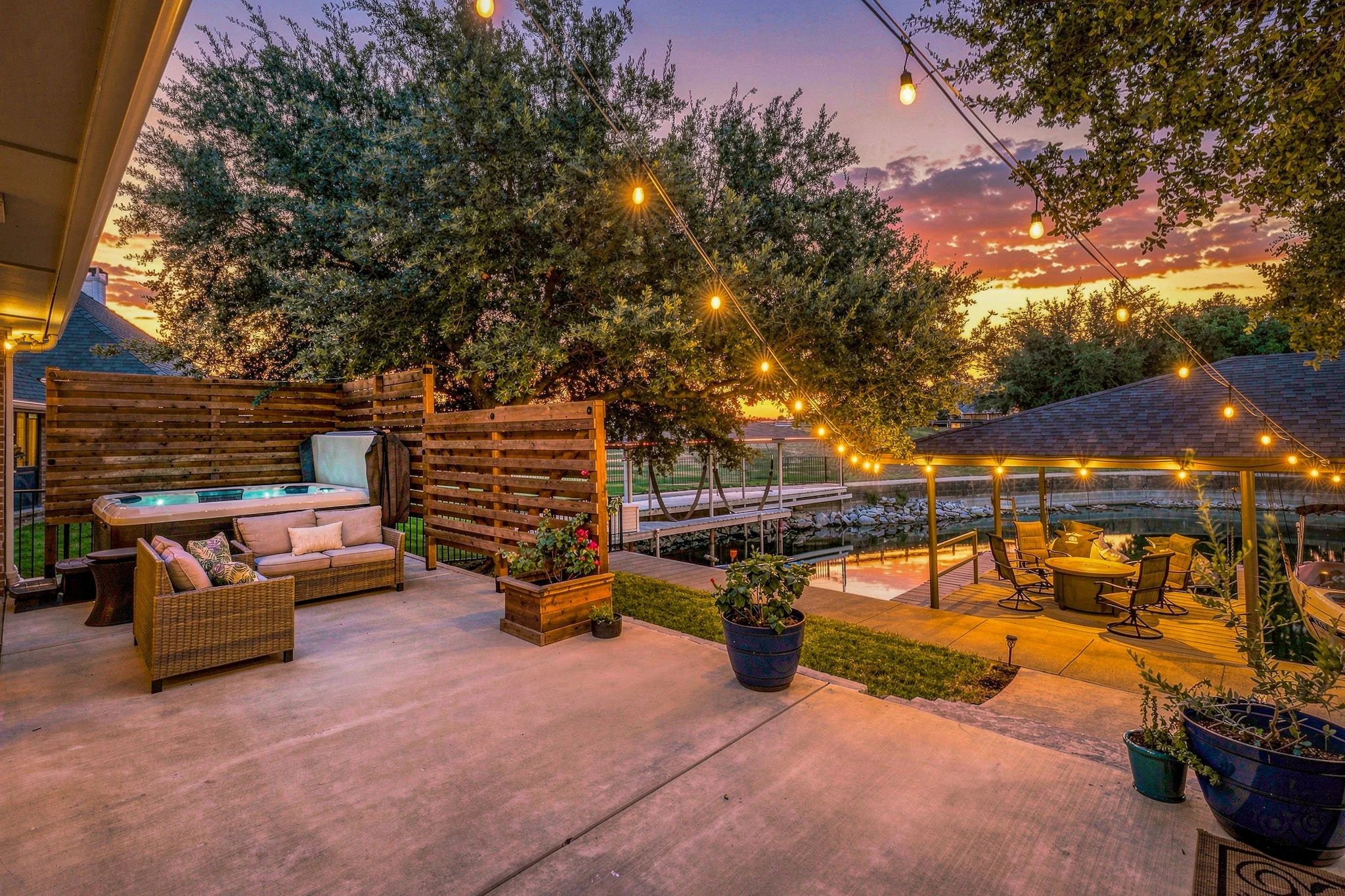 Single Family Residence For Sale in Hood County , 1211 Mallard Way, Granbury, Texas 76048, 4 Bedroom, 3 Bathroom, 2 Garage spaces, 3,324 Sqft, built in 1996, mls#21392306, Real Estate Agent in Granbury, Homes For Sale in Hood county, Homes For Sale in Granbury, Realtor in Granbury Texas, Real Estate Brokerage Independent Realty Texas, Luminita Cordes Realtor