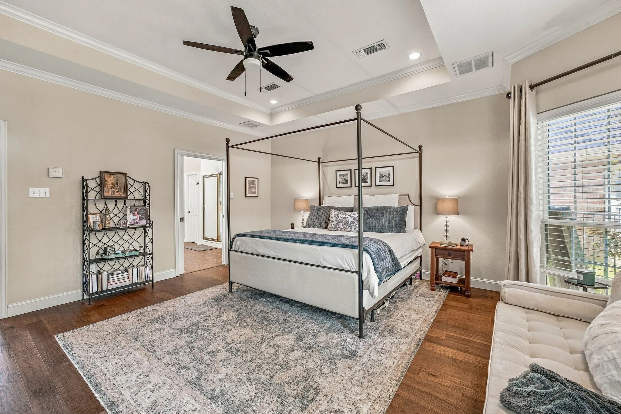 Single Family Residence For Sale in Hood County , 1211 Mallard Way, Granbury, Texas 76048, 4 Bedroom, 3 Bathroom, 2 Garage spaces, 3,324 Sqft, built in 1996, mls#21392306, Real Estate Agent in Granbury, Homes For Sale in Hood county, Homes For Sale in Granbury, Realtor in Granbury Texas, Real Estate Brokerage Independent Realty Texas, Luminita Cordes Realtor