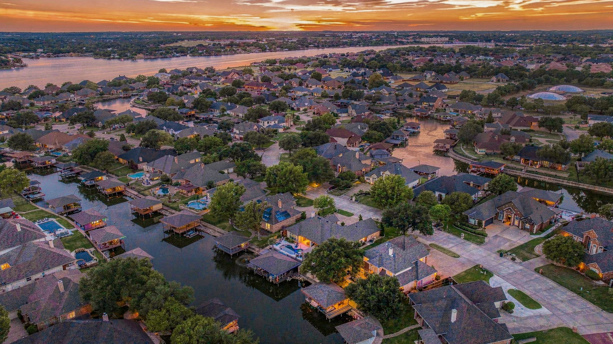 Single Family Residence For Sale in Hood County , 1211 Mallard Way, Granbury, Texas 76048, 4 Bedroom, 3 Bathroom, 2 Garage spaces, 3,324 Sqft, built in 1996, mls#21392306, Real Estate Agent in Granbury, Homes For Sale in Hood county, Homes For Sale in Granbury, Realtor in Granbury Texas, Real Estate Brokerage Independent Realty Texas, Luminita Cordes Realtor