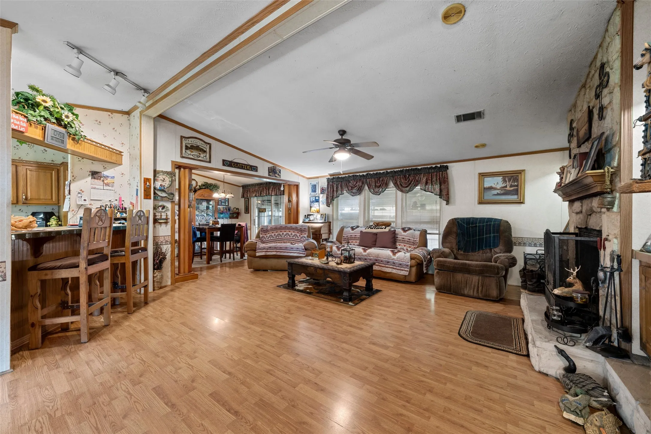 Mobile Home For Sale in Limestone County , 280 Lcr 737, Thornton, Texas 76687, 2 Bedroom, 2 Bathroom, Garage spaces, 2,417 Sqft, built in 1999, mls#21392263, Real Estate Agent in Thornton, Homes For Sale in Limestone county, Homes For Sale in Thornton, Realtor in Thornton Texas, Real Estate Brokerage Independent Realty Texas, Luminita Cordes Realtor