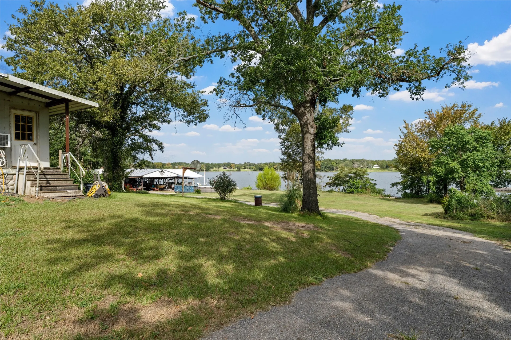 Mobile Home For Sale in Limestone County , 280 Lcr 737, Thornton, Texas 76687, 2 Bedroom, 2 Bathroom, Garage spaces, 2,417 Sqft, built in 1999, mls#21392263, Real Estate Agent in Thornton, Homes For Sale in Limestone county, Homes For Sale in Thornton, Realtor in Thornton Texas, Real Estate Brokerage Independent Realty Texas, Luminita Cordes Realtor